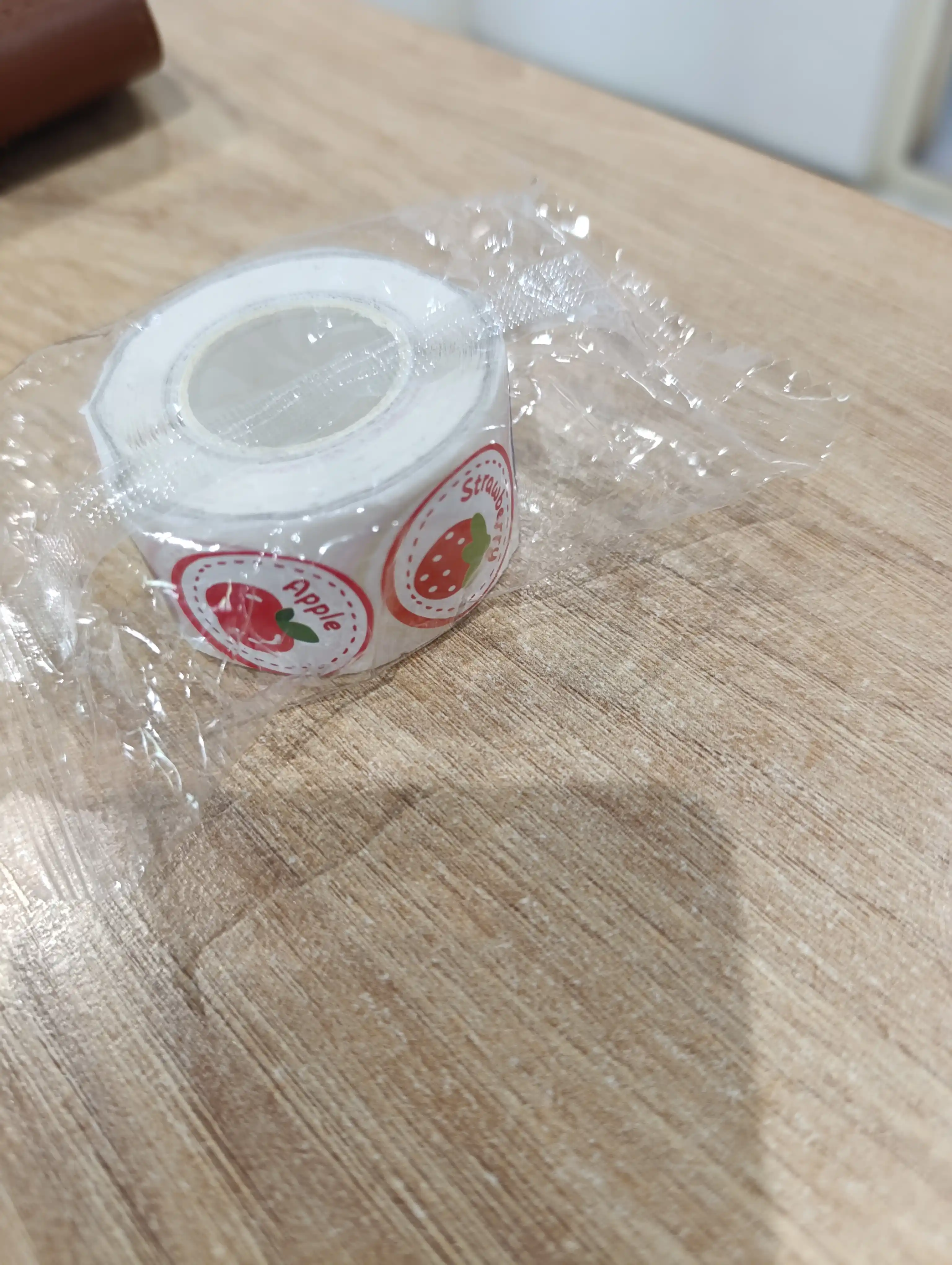 Rag‘batlantiruvchi stikerlar, smayliklar, rulonli 500 dona