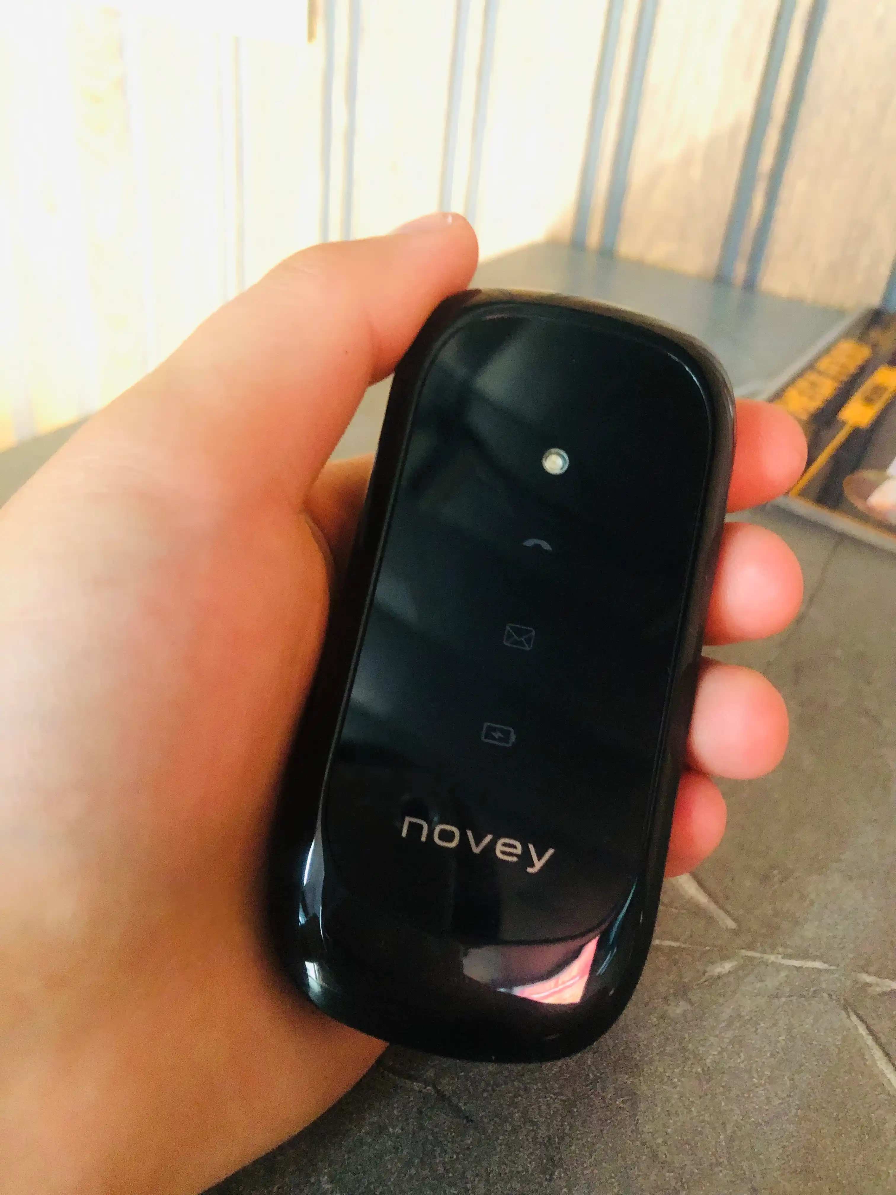Tugmali telefon Novey Z350