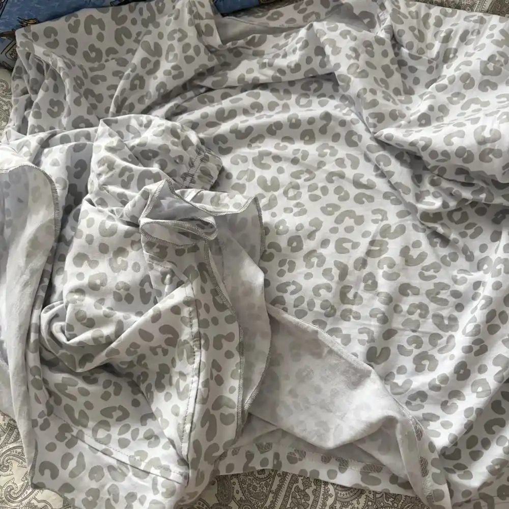 Ayollar pijamasi shortik bilan, to‘plam, ayollar uchun uy kiyimi ikki dona, futbolka va shortik