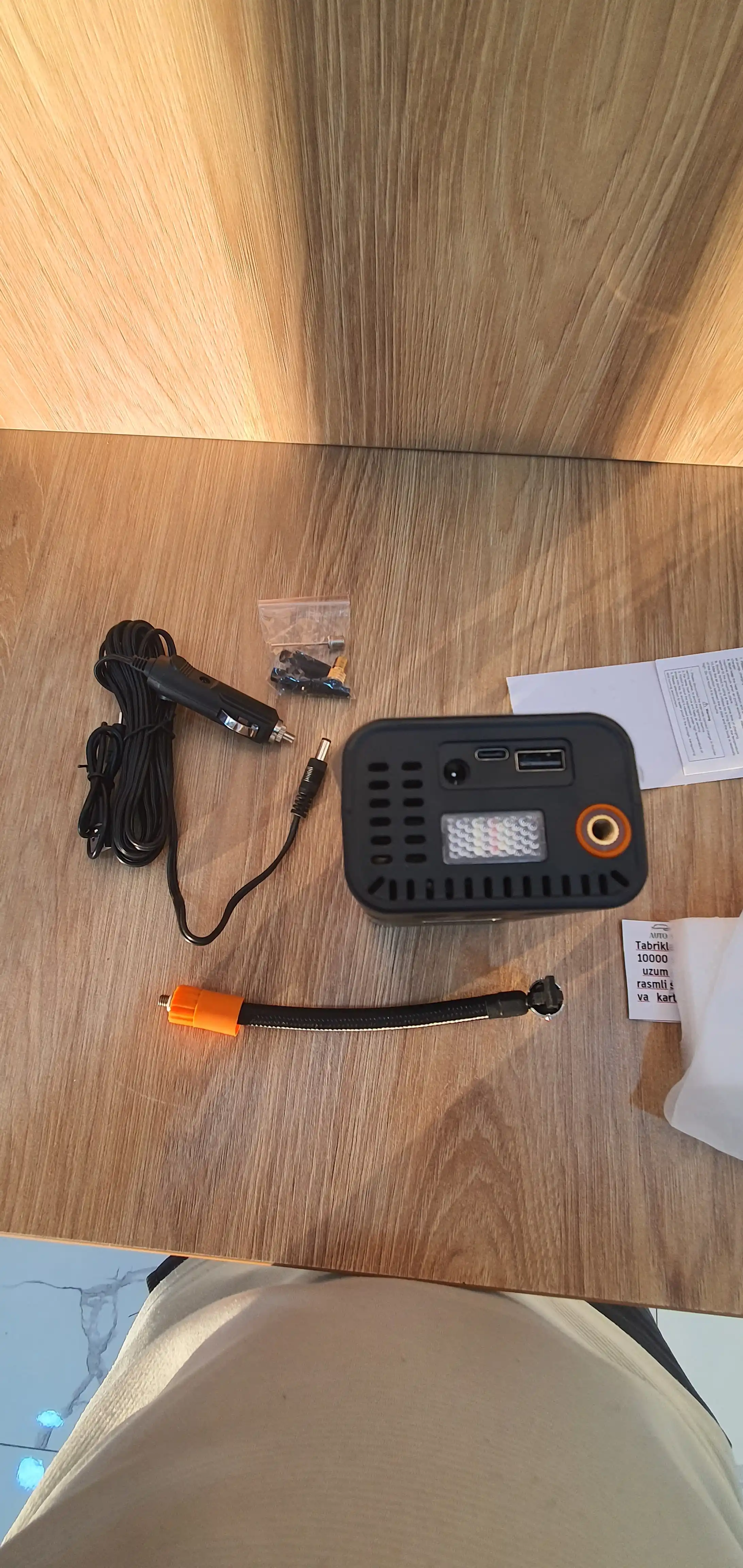 Portativ simsiz kompressor 5 tasi 1da – Power Bank, LED chiroq, SOS, raqamli displey
