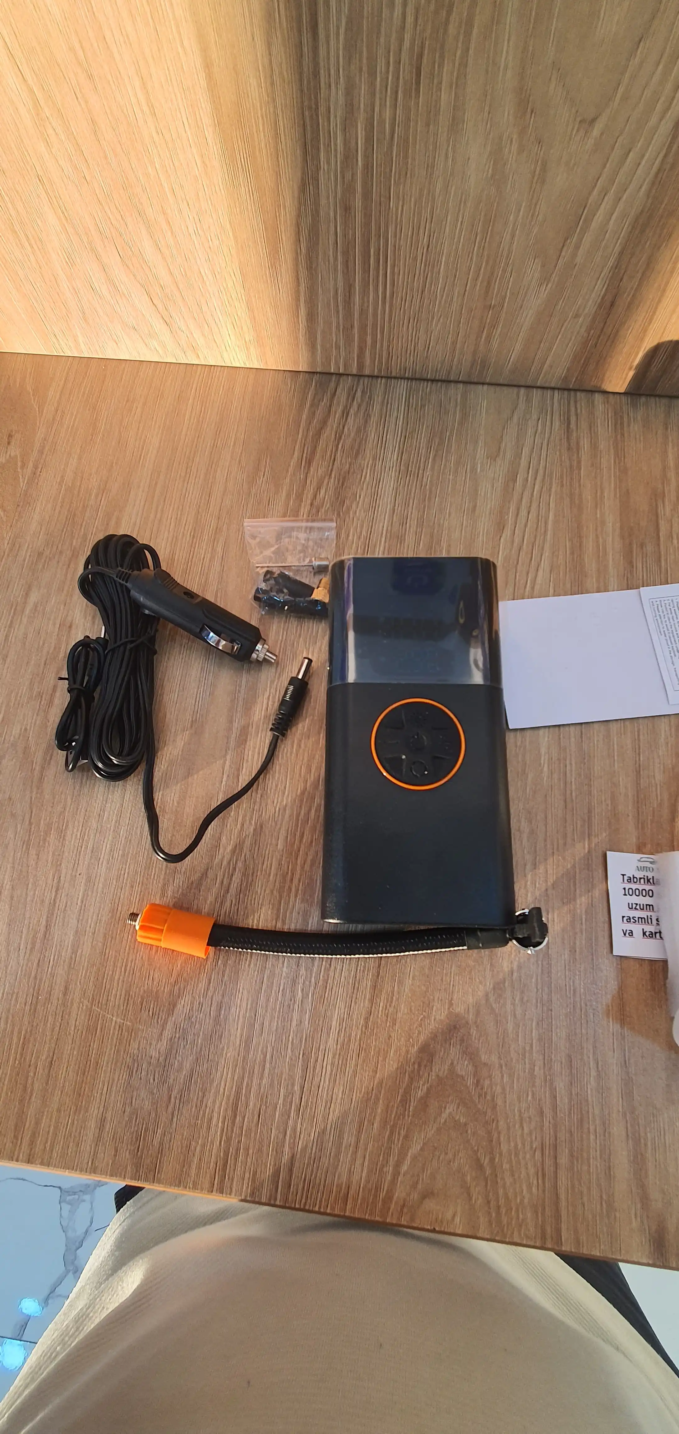 Portativ simsiz kompressor 5 tasi 1da – Power Bank, LED chiroq, SOS, raqamli displey