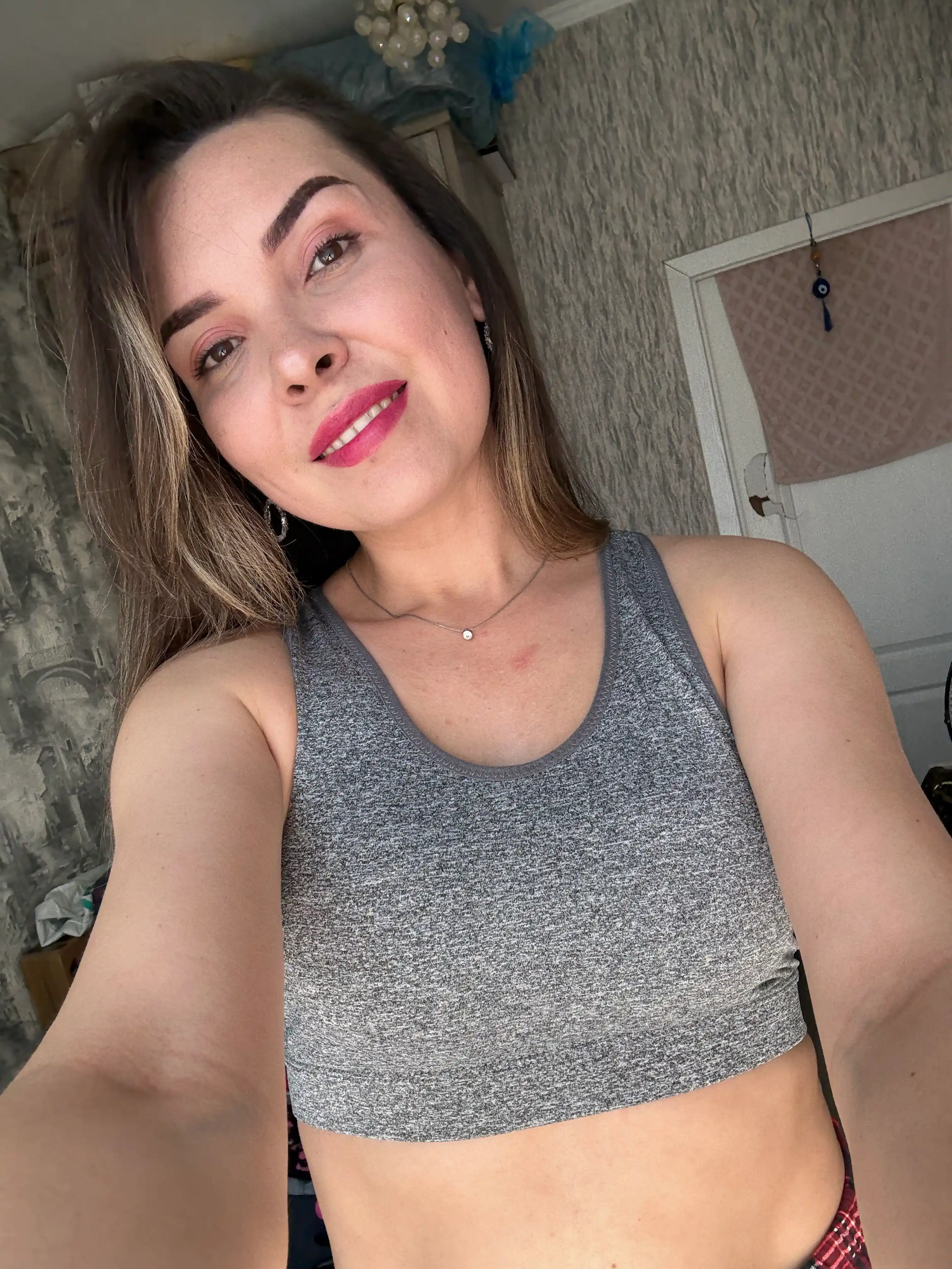 Ayollar uchun sport top, fitnes, yoga va yugurish uchun, nafas oladigan sport byustgalter
