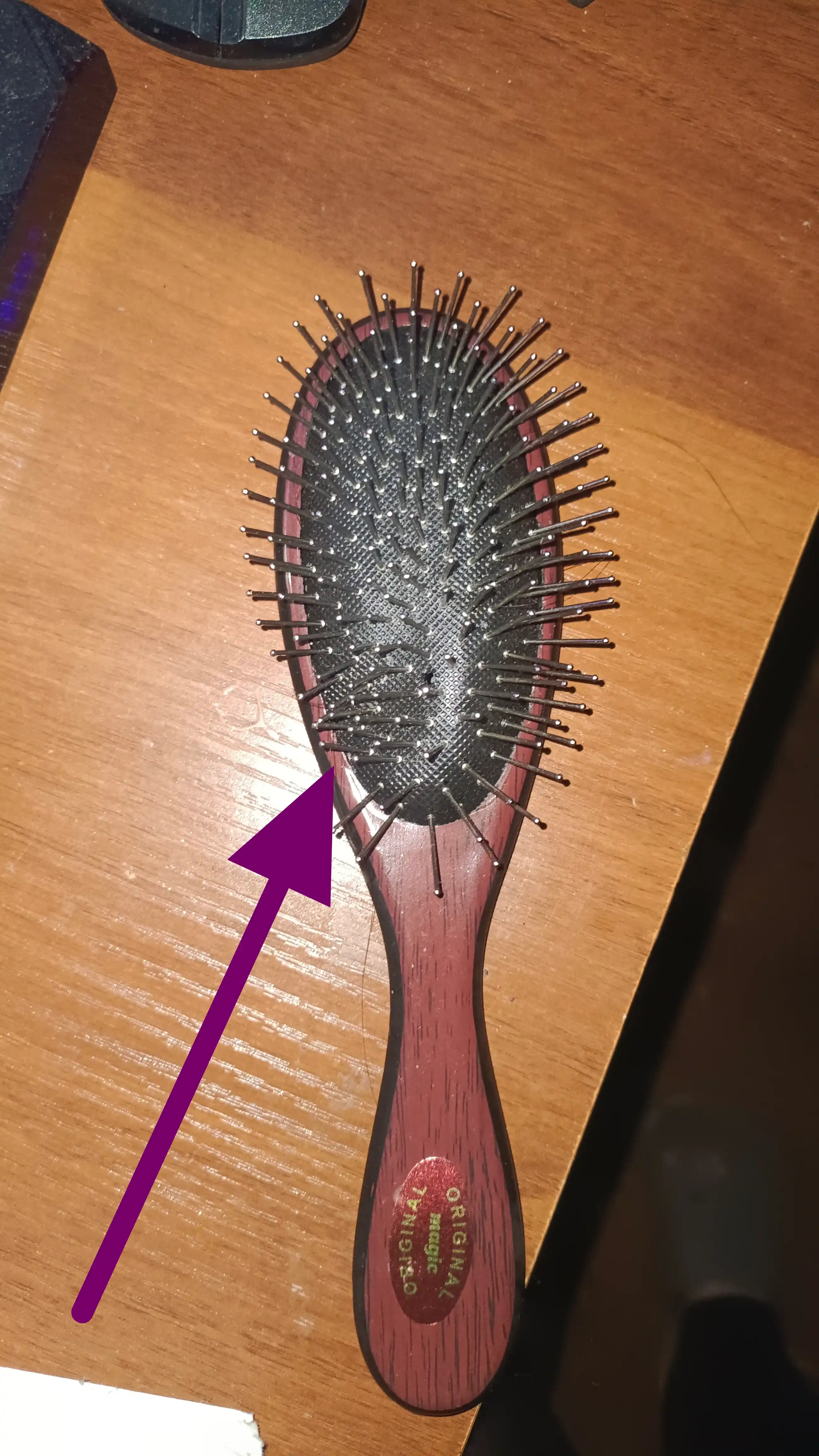 Barcha turdagi sochlar uchun metall tishli uqalash tarog‘i, universal parvarish