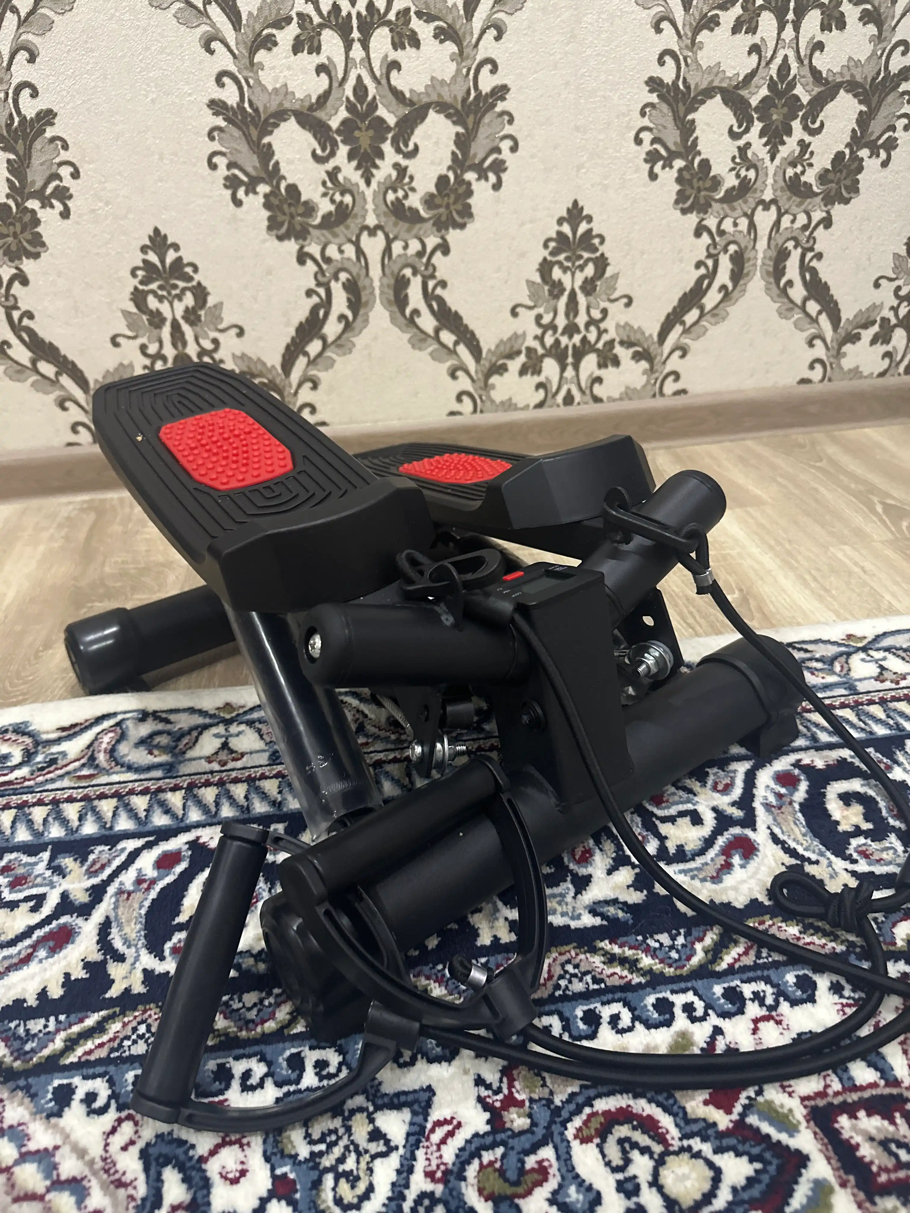 Stepper trenajyor – press, son, bel va oyoq mushaklari uchun, espanderli mini stepper