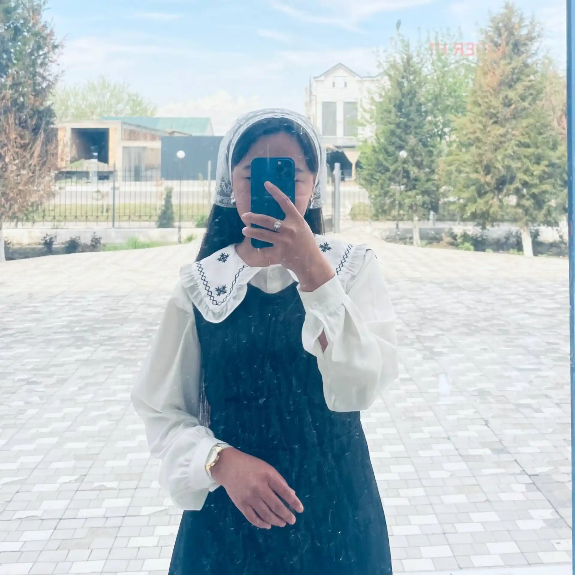 Ayollar uchun bosh ro‘mol, uchburchak ro‘mol, uslubiy bezak va aksessuar