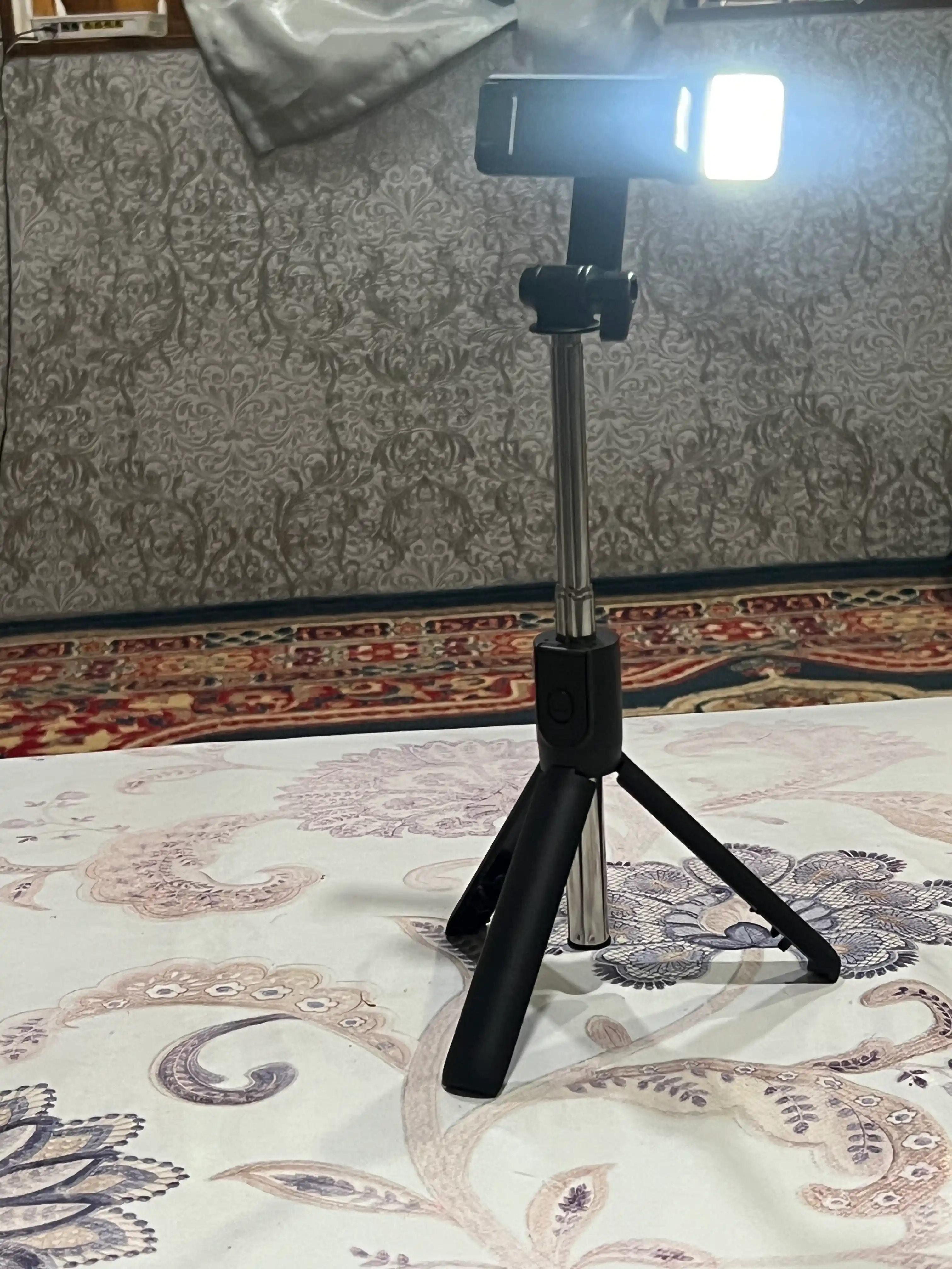 Monopod LED va Bluetooth pulti bilan, smartfonlar, iPhone, Android uchun selfi tayoqchasi