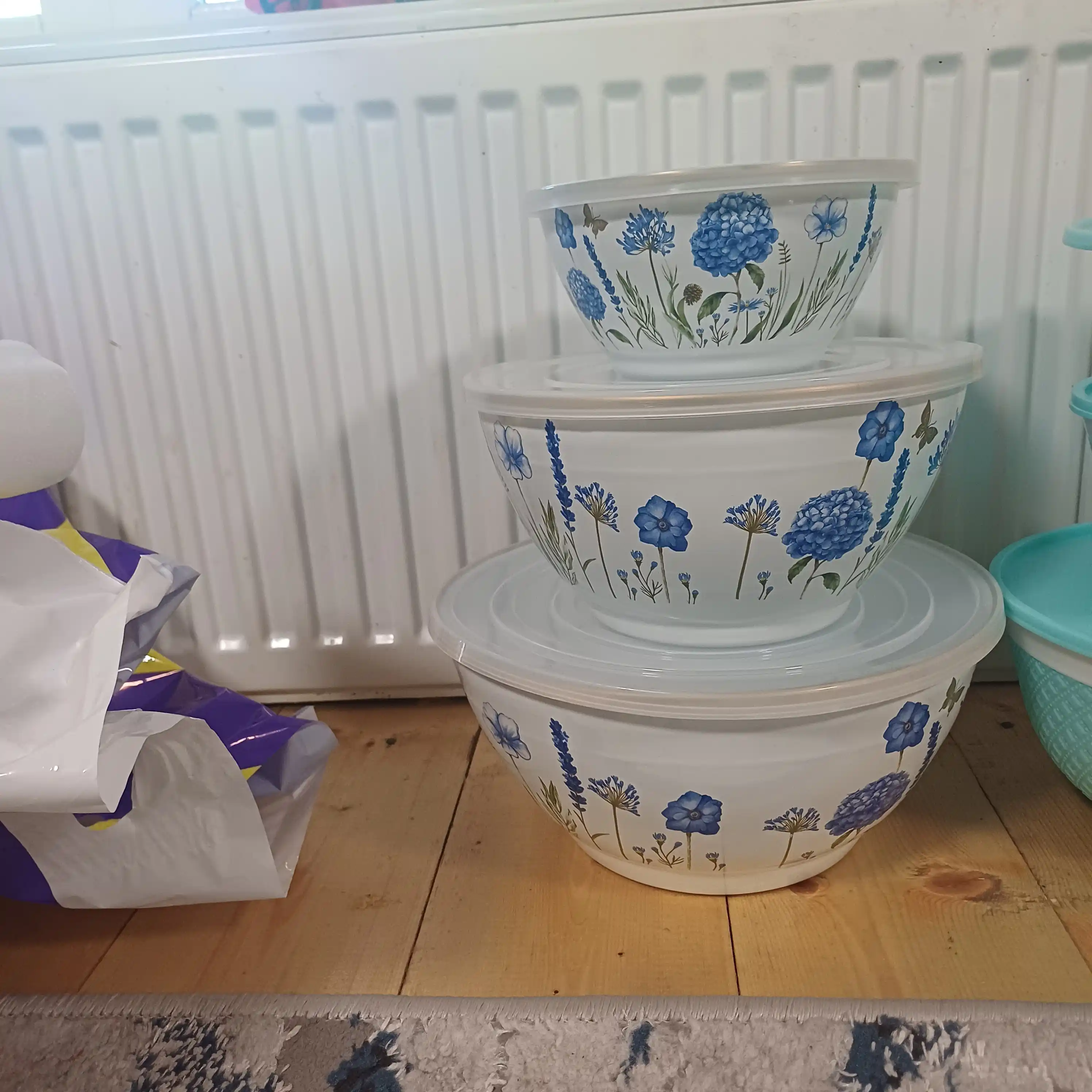 Набор эмалированных салатников, мисок с крышками, 1, 2.5, 4 литра