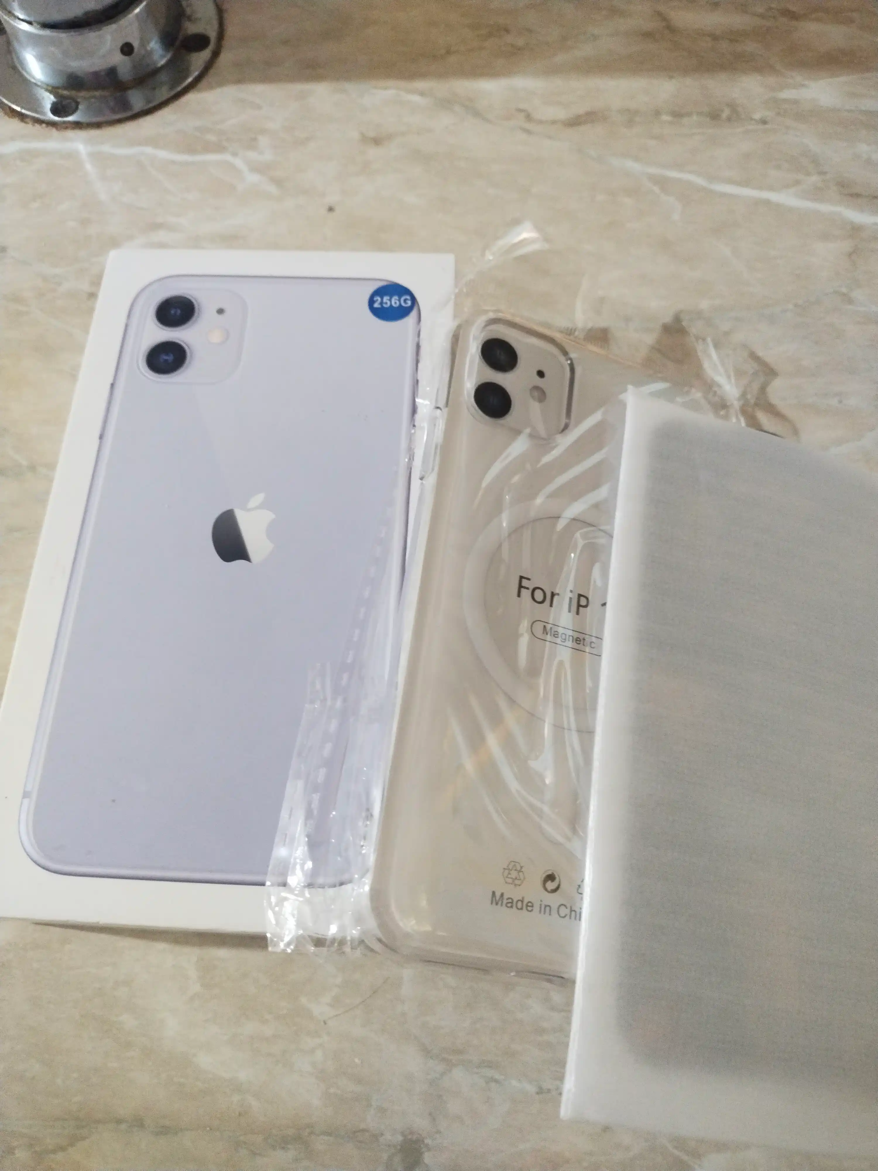 Smartfon Apple iPhone 11, 128,256 GB Sim+Esim, chexol va shisha sovg'a sifatida