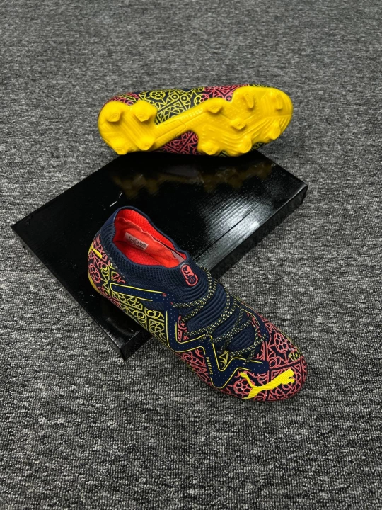 Профессиональные футбольные бутсы Puma Future 7 Ultimate FG/AG