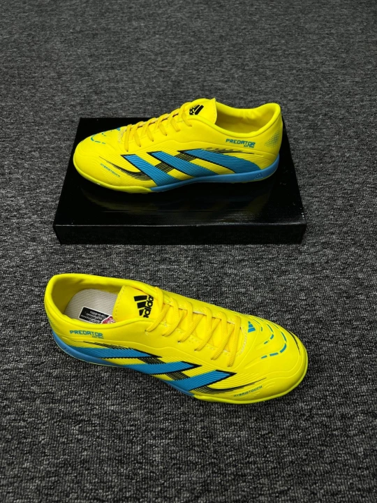 Futbol butsa sarakanoshkalar— sun'iy maydon uchun F50, Airzoom, Pridator