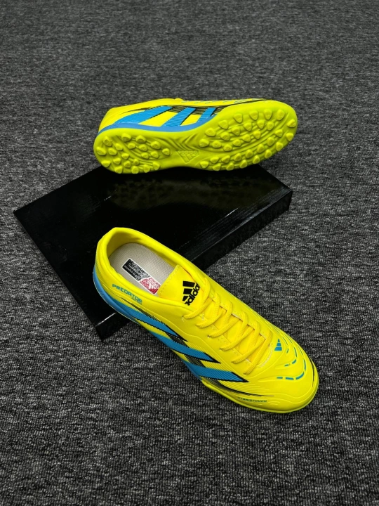 Futbol butsa sarakanoshkalar— sun'iy maydon uchun F50, Airzoom, Pridator