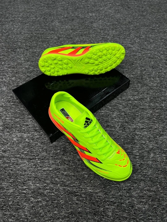 Futbol butsa sarakanoshkalar— sun'iy maydon uchun F50, Airzoom, Pridator