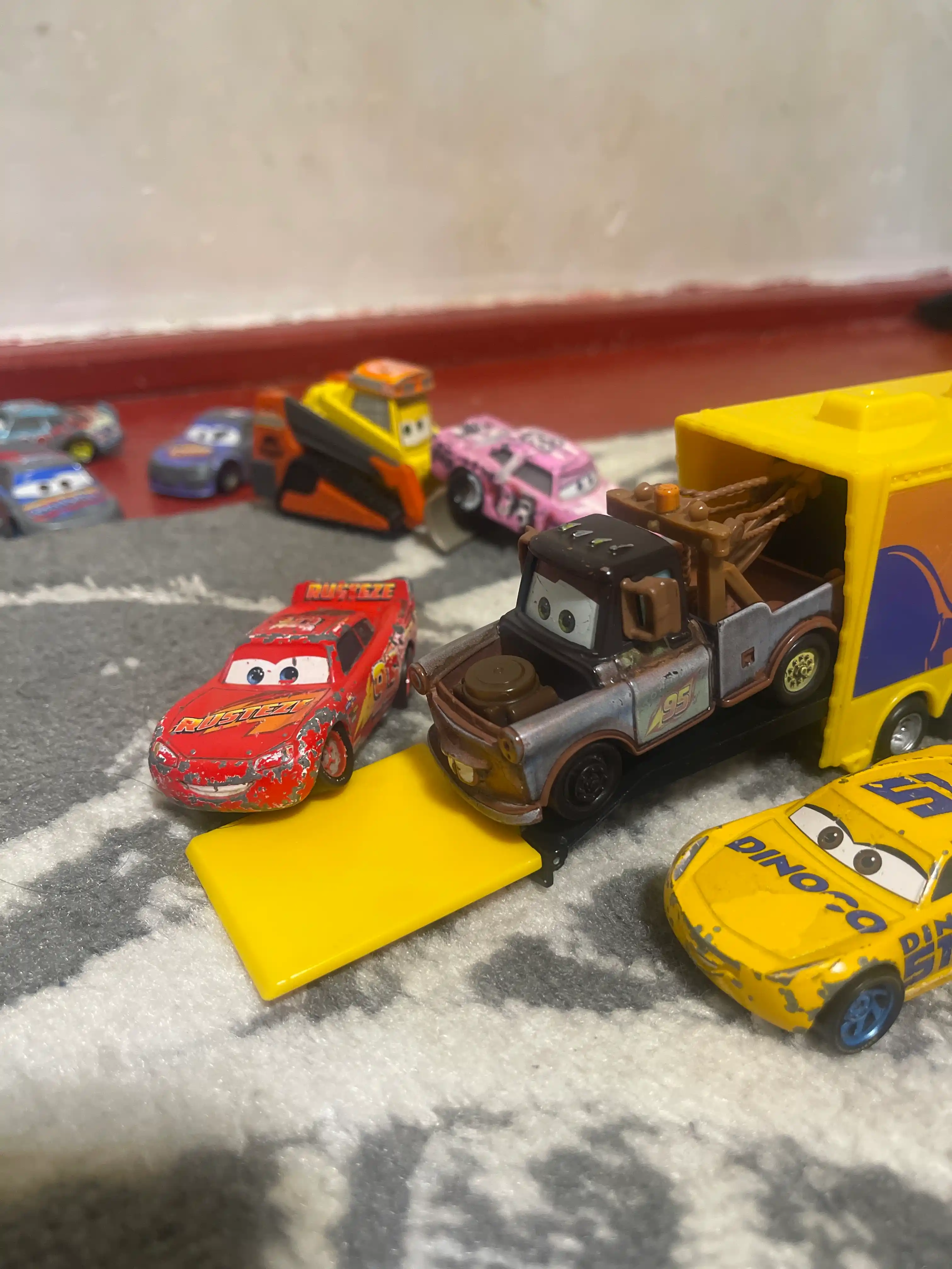 Kolleksion, metall, o‘yinchoq aravachalar, 1,64 Disney Pixar Cars Makvin mashinalari