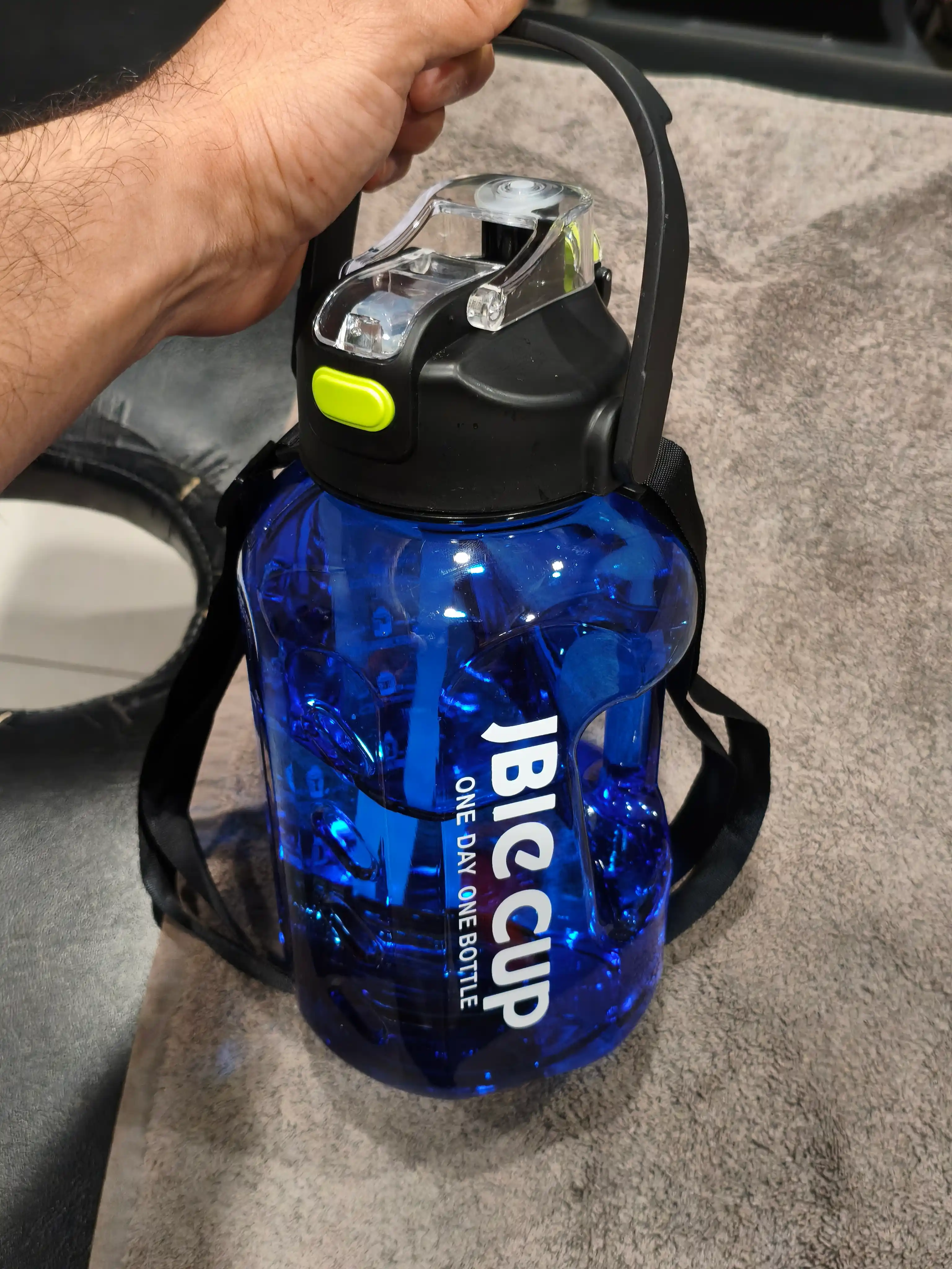 Suv va ichimliklar uchun trubkali katta butilka, 3000 ml, BIG Cup