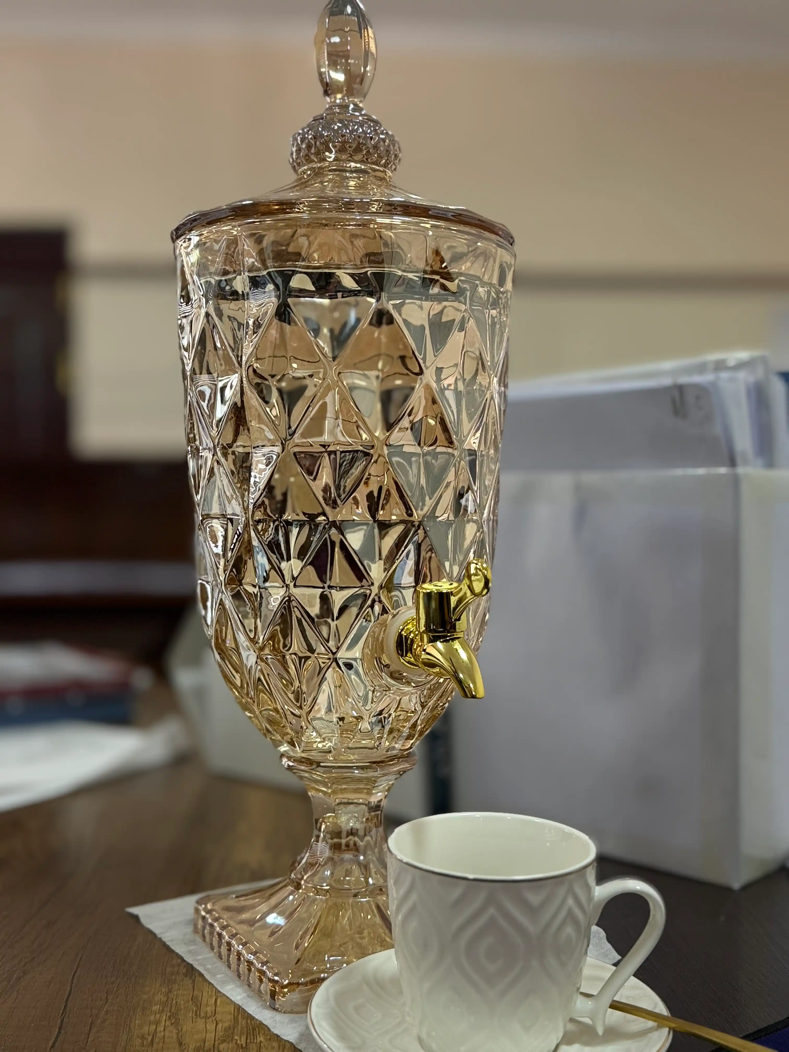 Dispenser idish, kranli shisha grafin sovuq ichimliklar uchun ideal,sovg‘a qadog‘ida