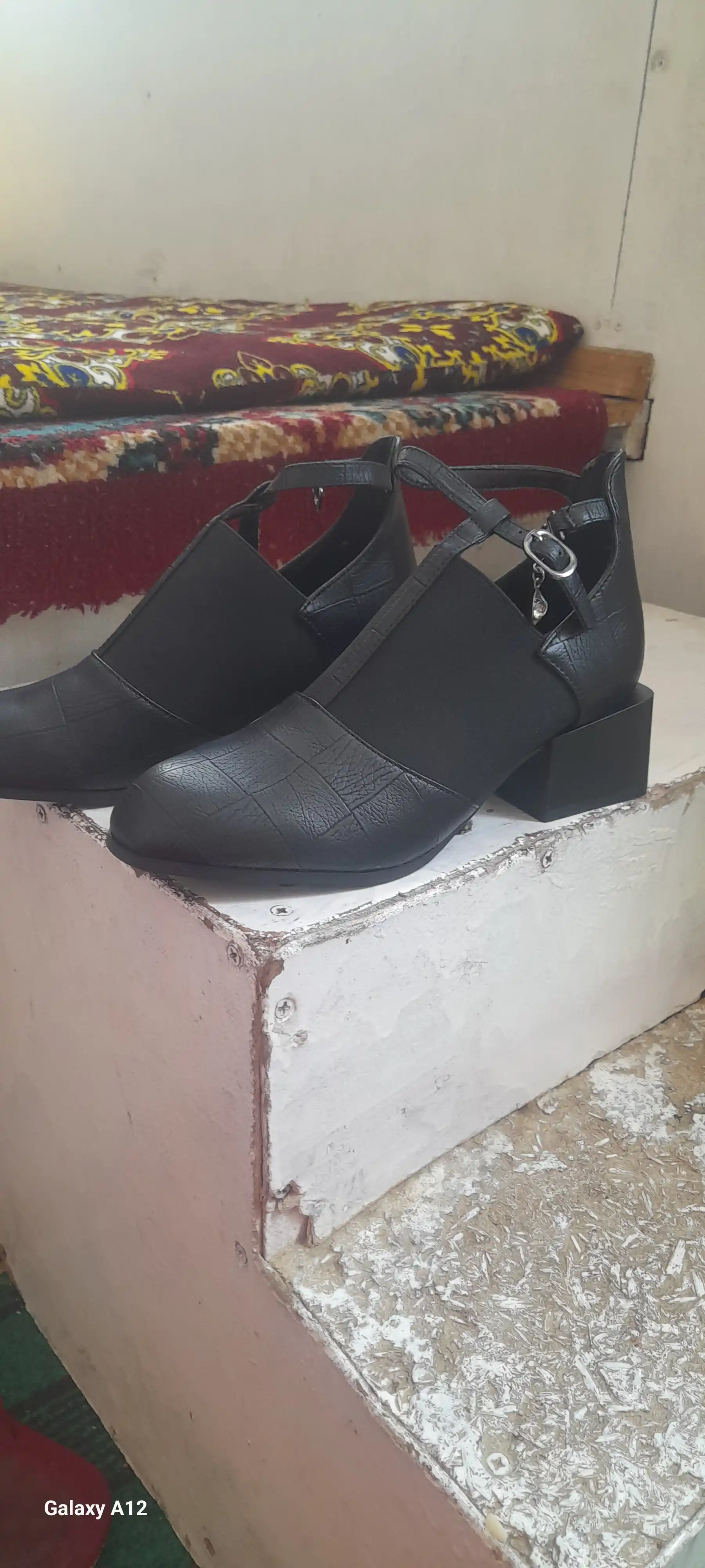 Ayollar qora tuflisi, kundalik kiyish uchun qulay poyabzal