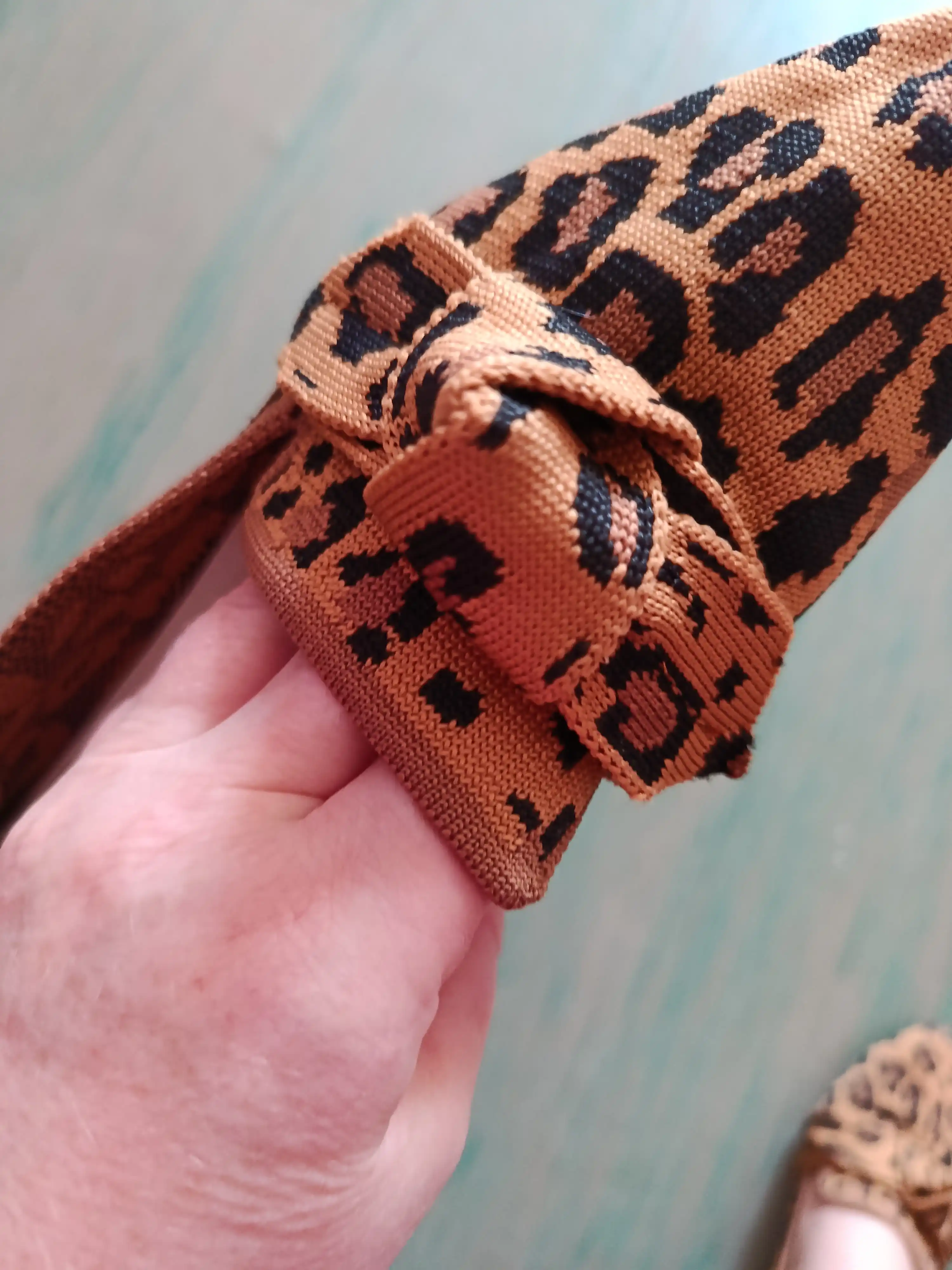 Ayollar uchun to‘qimachilik sliponlari, teshilgan baletkalar