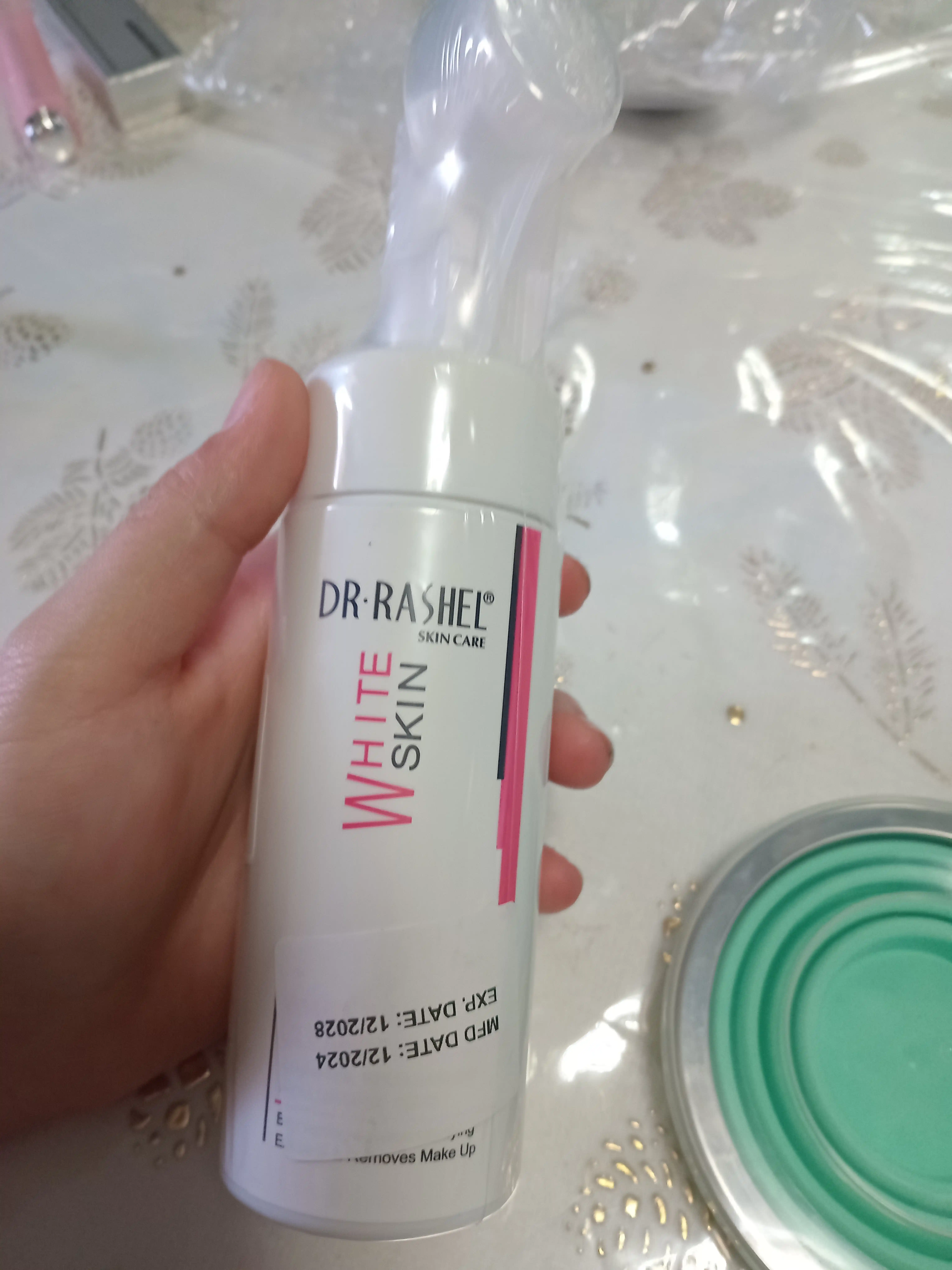 Yuz uchun oqartiruvchi va namlovchi ko'pik-muss Dr.Rashel, Whitening clean mousse
