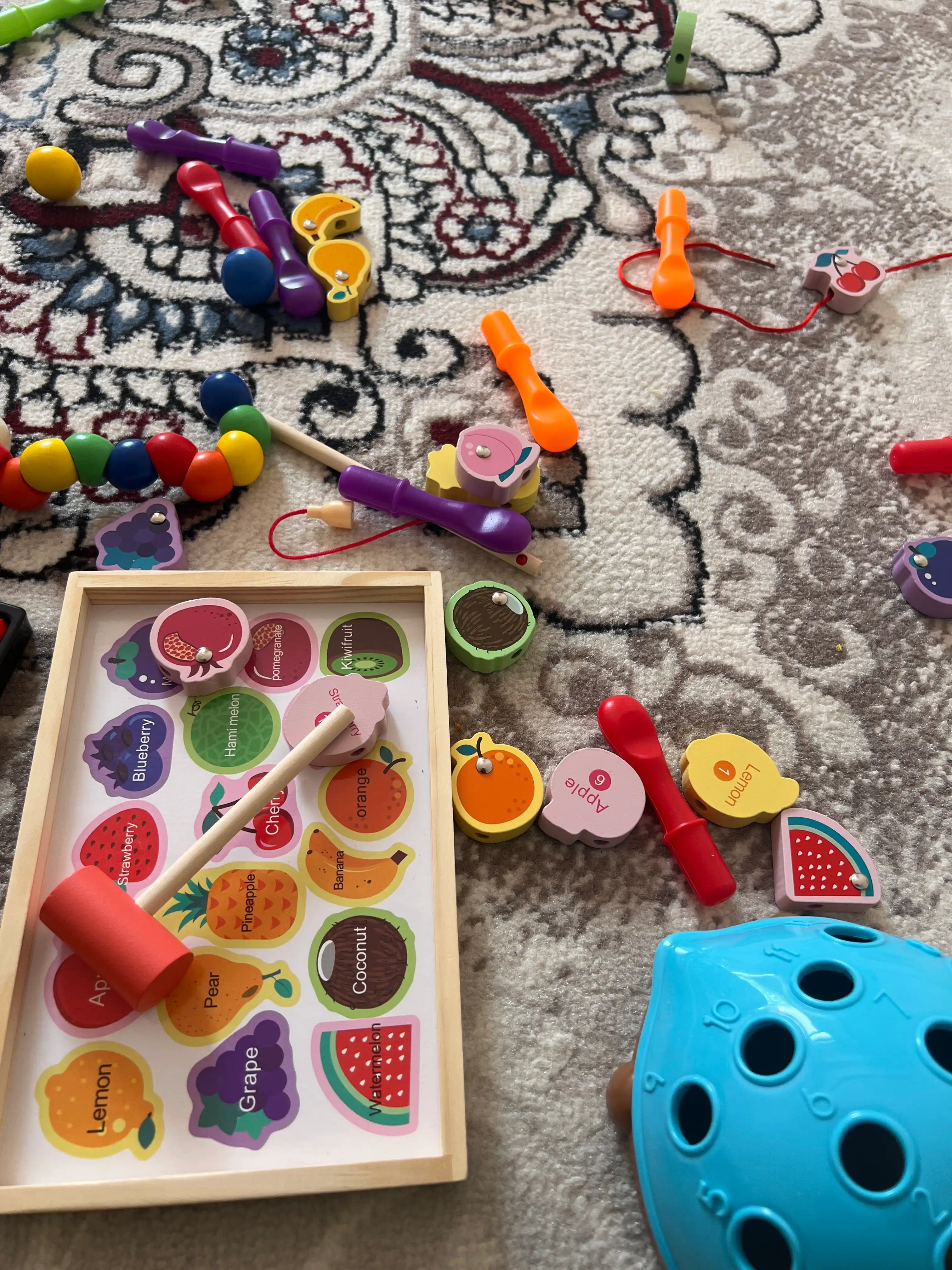 Yog'ochli baliq ovi o'yini, Montessori uslubidagi to'plam «Hayvonlar va Mevalar»
