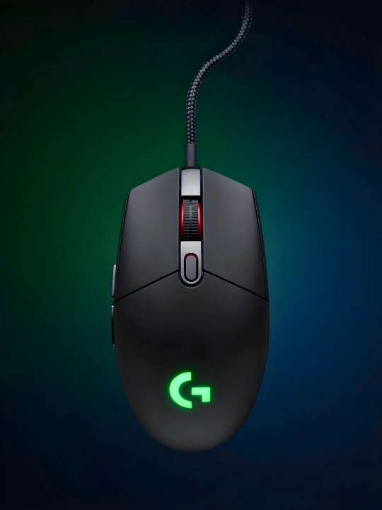 Har bir harakat nazoratda: 8000 DPI sensor va RGB effektlar bilan tezkor boshqaruv