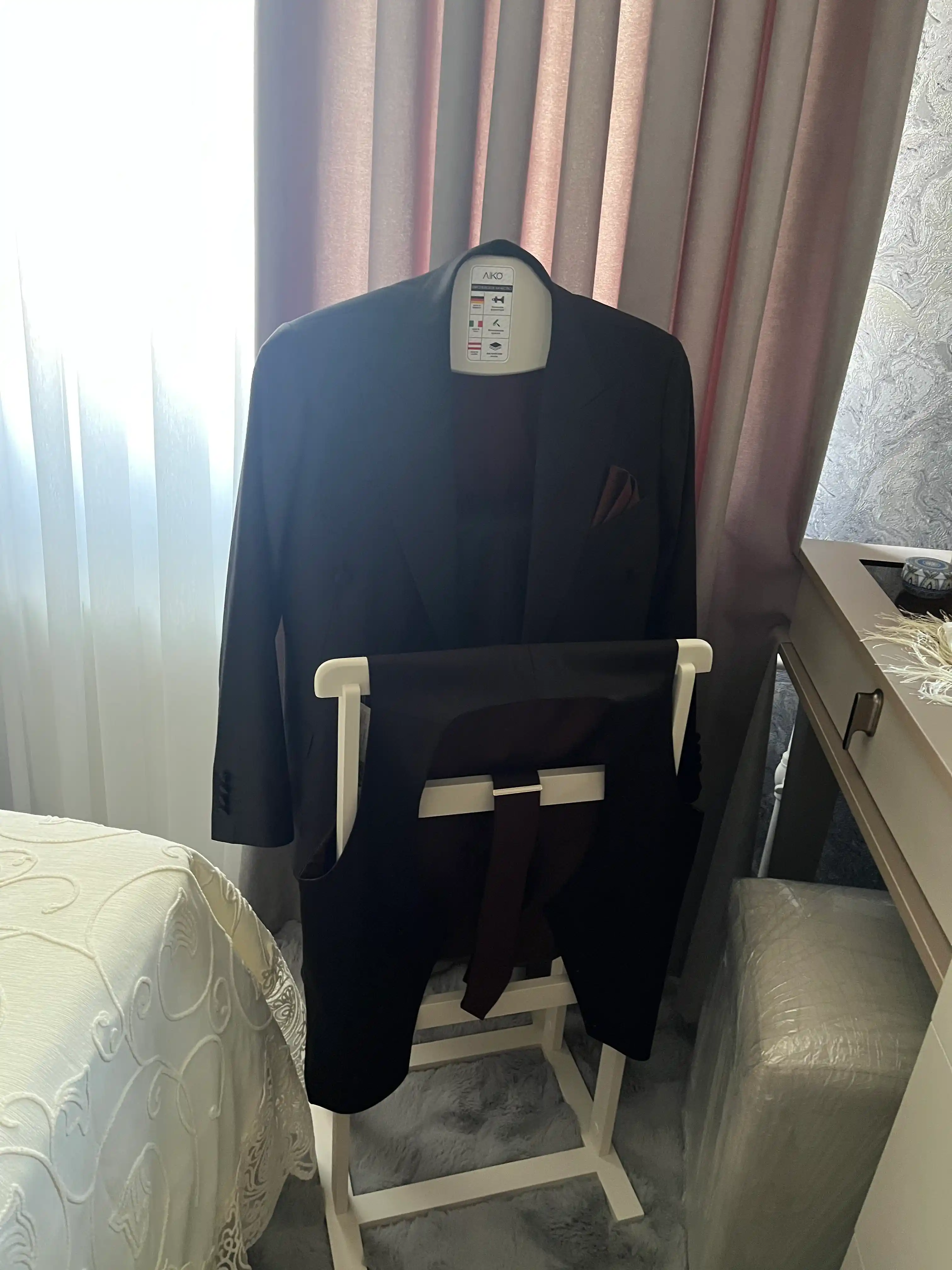 AIKO Gentleman kiyimlar uchun pol ilgichi, kostyum, shim va ko‘ylaklar uchun, MDF