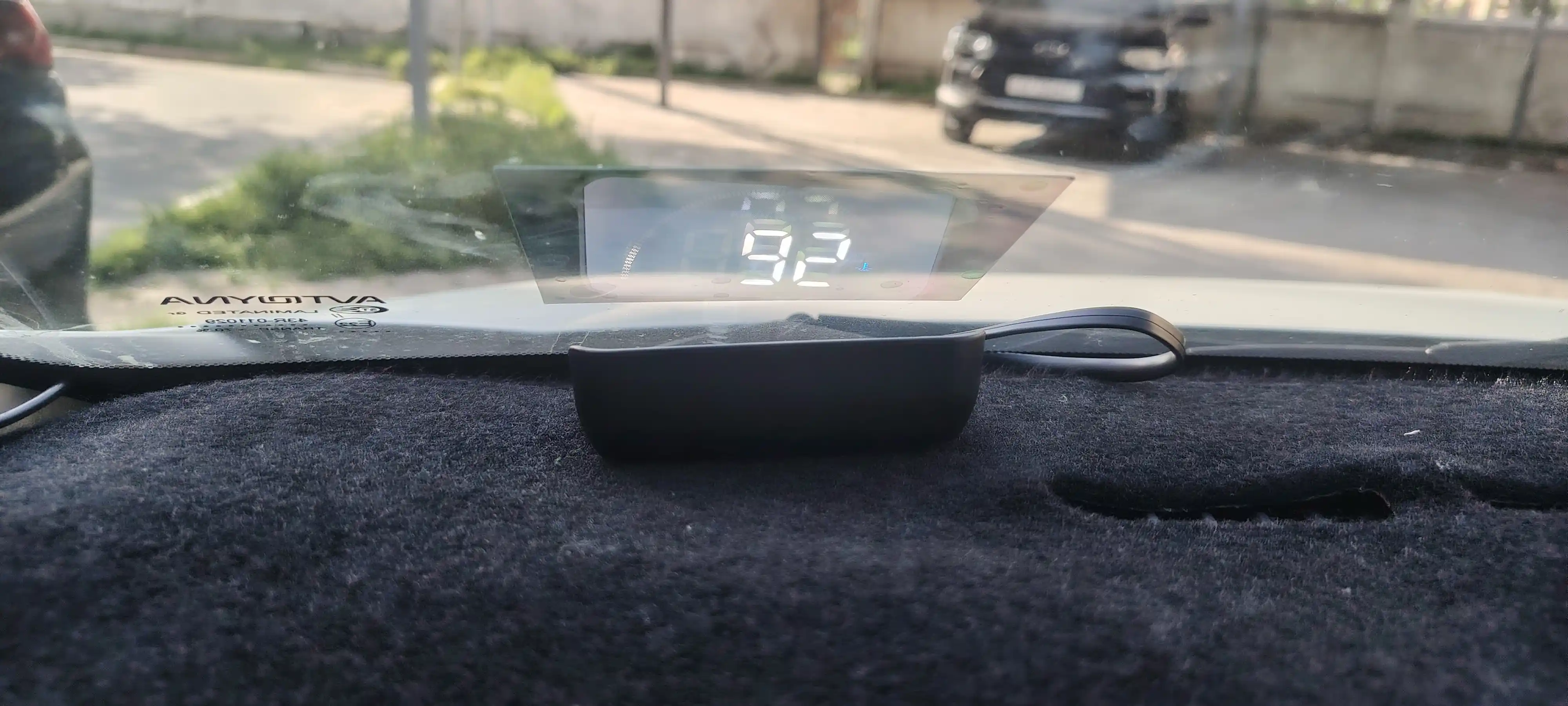 HEAD UP DISPLAY M8 OBD2, спидометр, датчик температуры, обороты двигателя