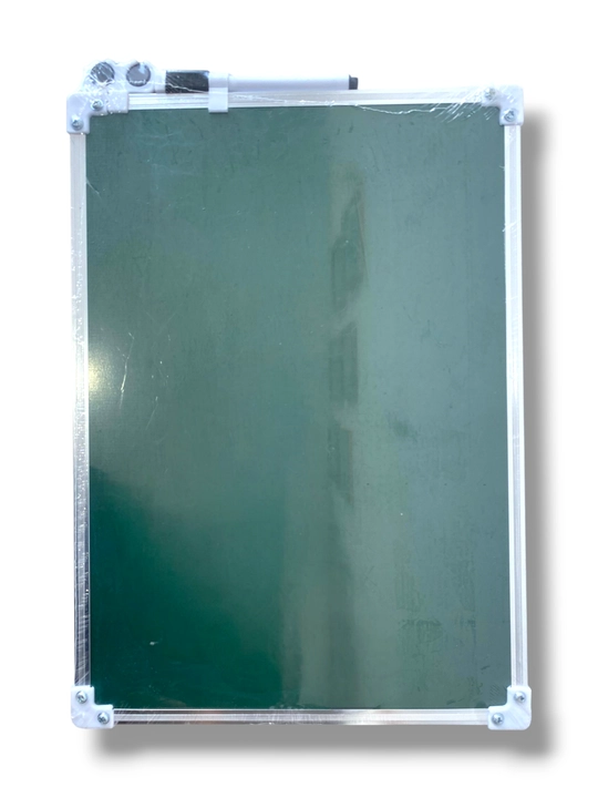 Ikki tomonlama magnitli doska: Oq va Yashil, 25x35 sm, to‘plamda marker va magnitlar bilan