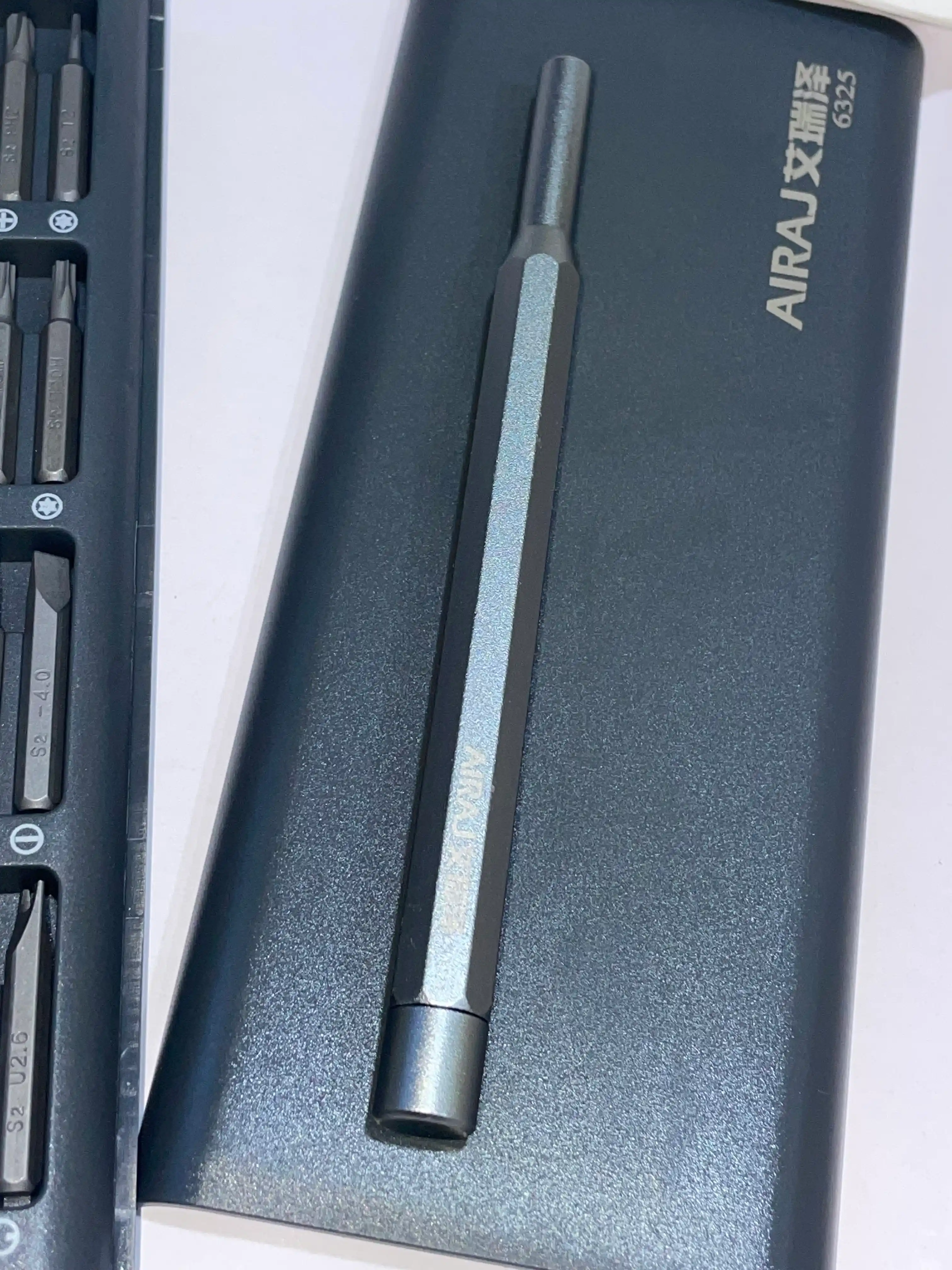 Tornavidalar to'plami, telefon va elektron uskunalarni ta'mirlash uchun bit