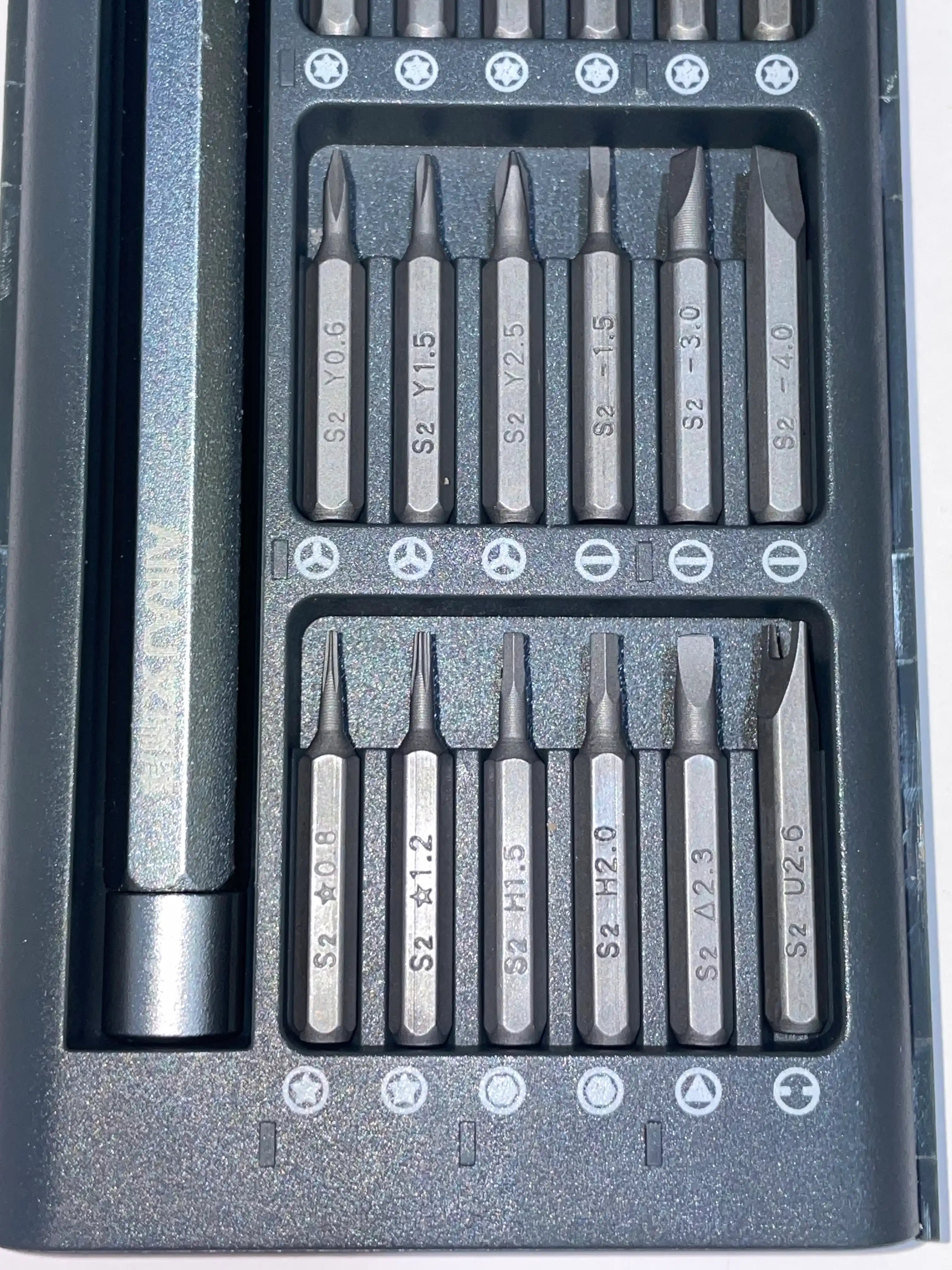 Tornavidalar to'plami, telefon va elektron uskunalarni ta'mirlash uchun bit
