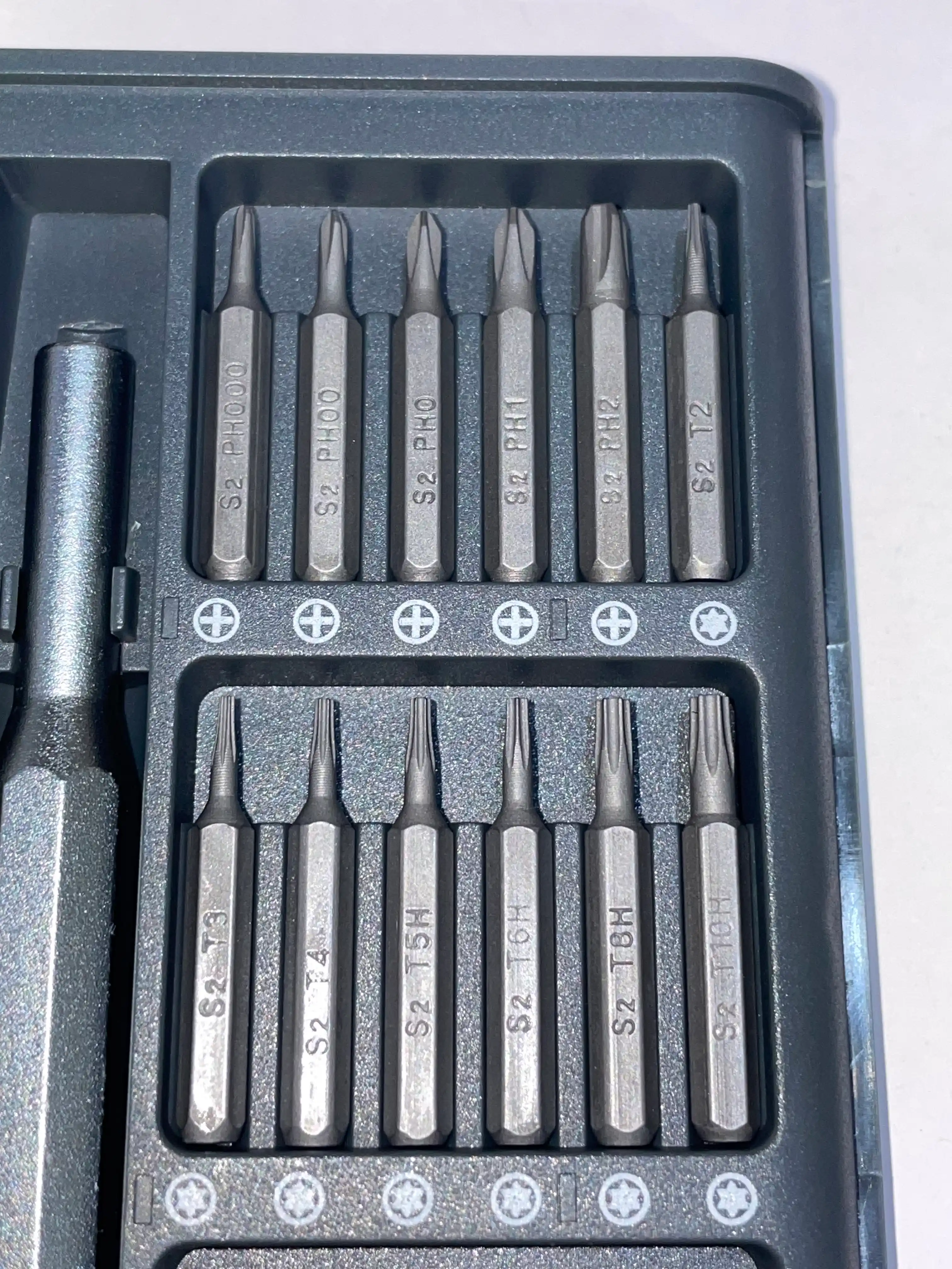 Tornavidalar to'plami, telefon va elektron uskunalarni ta'mirlash uchun bit