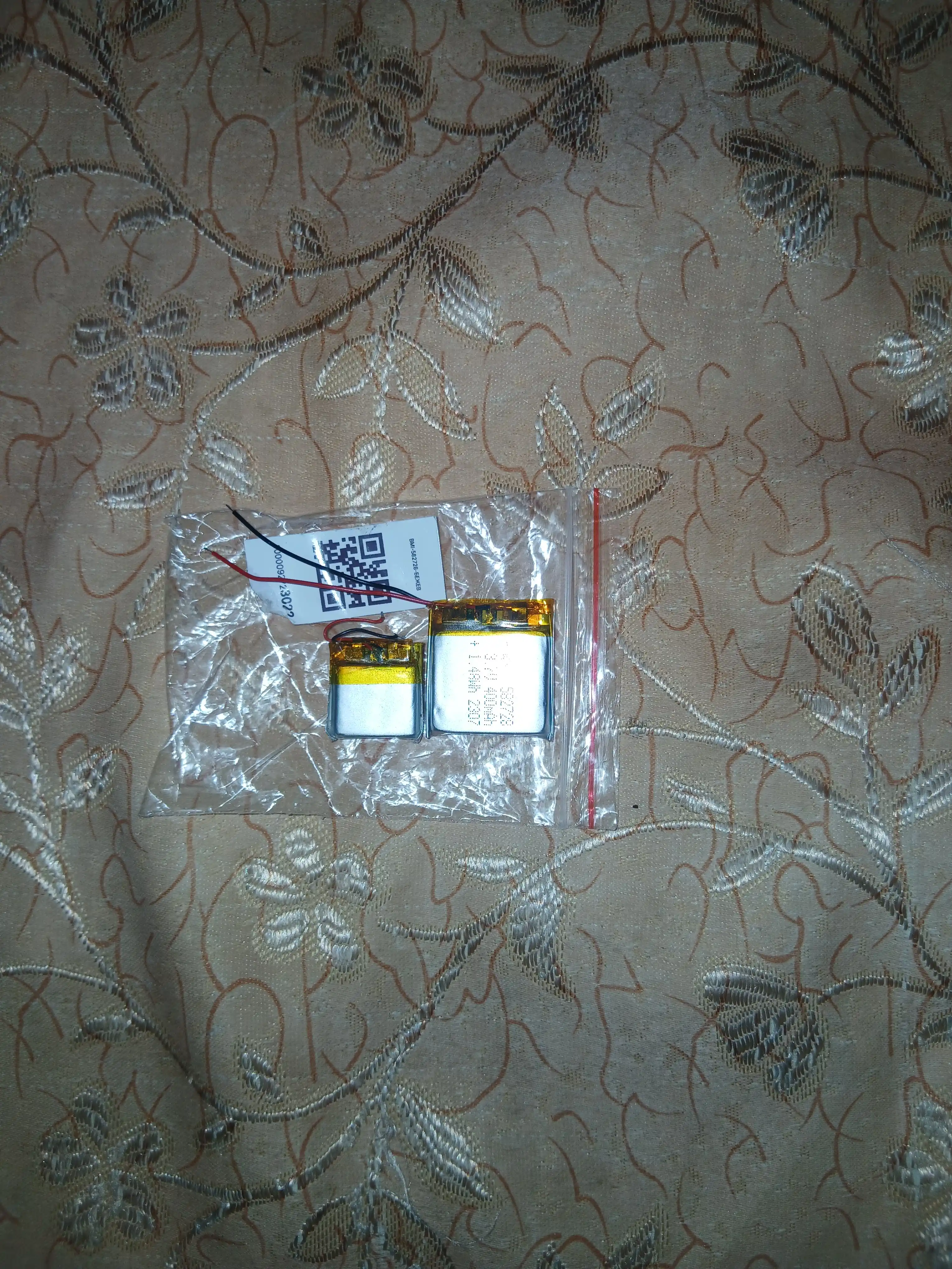 Soat, MP3 pleer va GPS uchun qayta zaryadlanuvchi lityum-polimer batarey 3.7V 400mA 582728