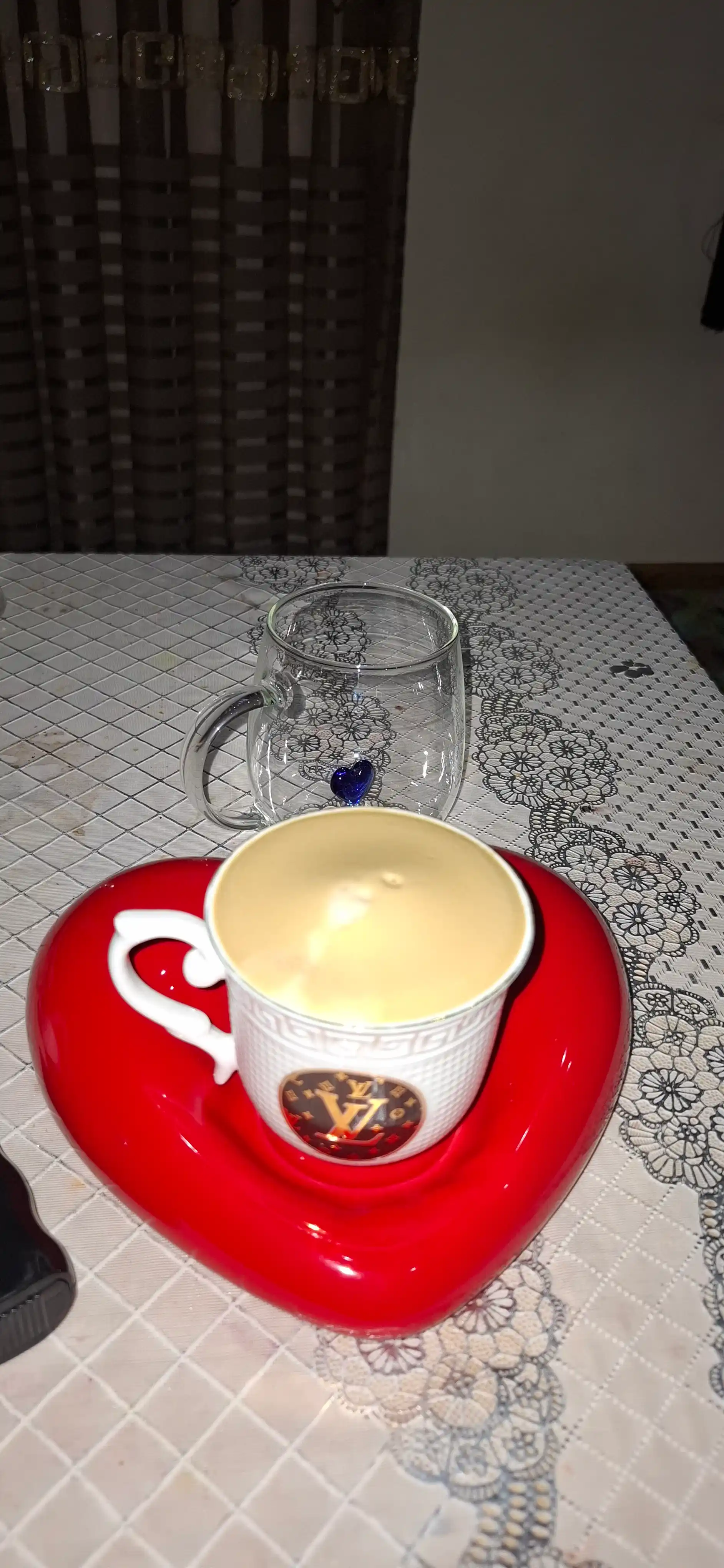 Ichida 3D figurali estetik shisha bokal krujka stakan (atirgul, yurak), ajoyib sovg'a