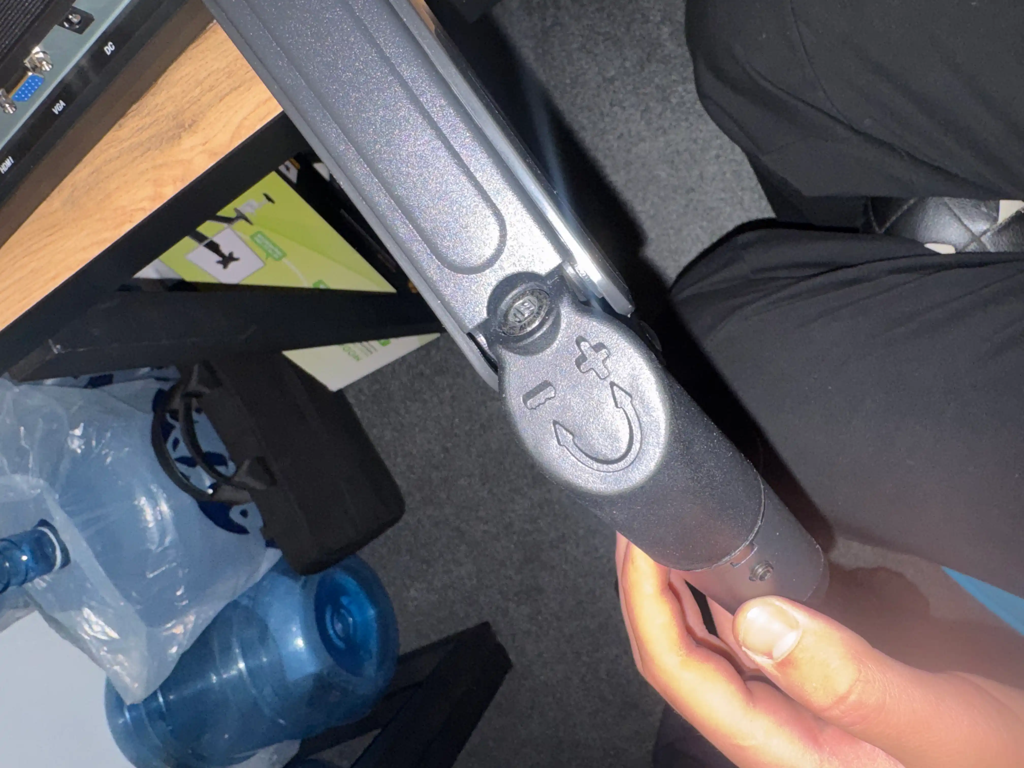 Monitorlar uchun kronshteyn, ekran diagonali 17 - 32, 10 kg F80