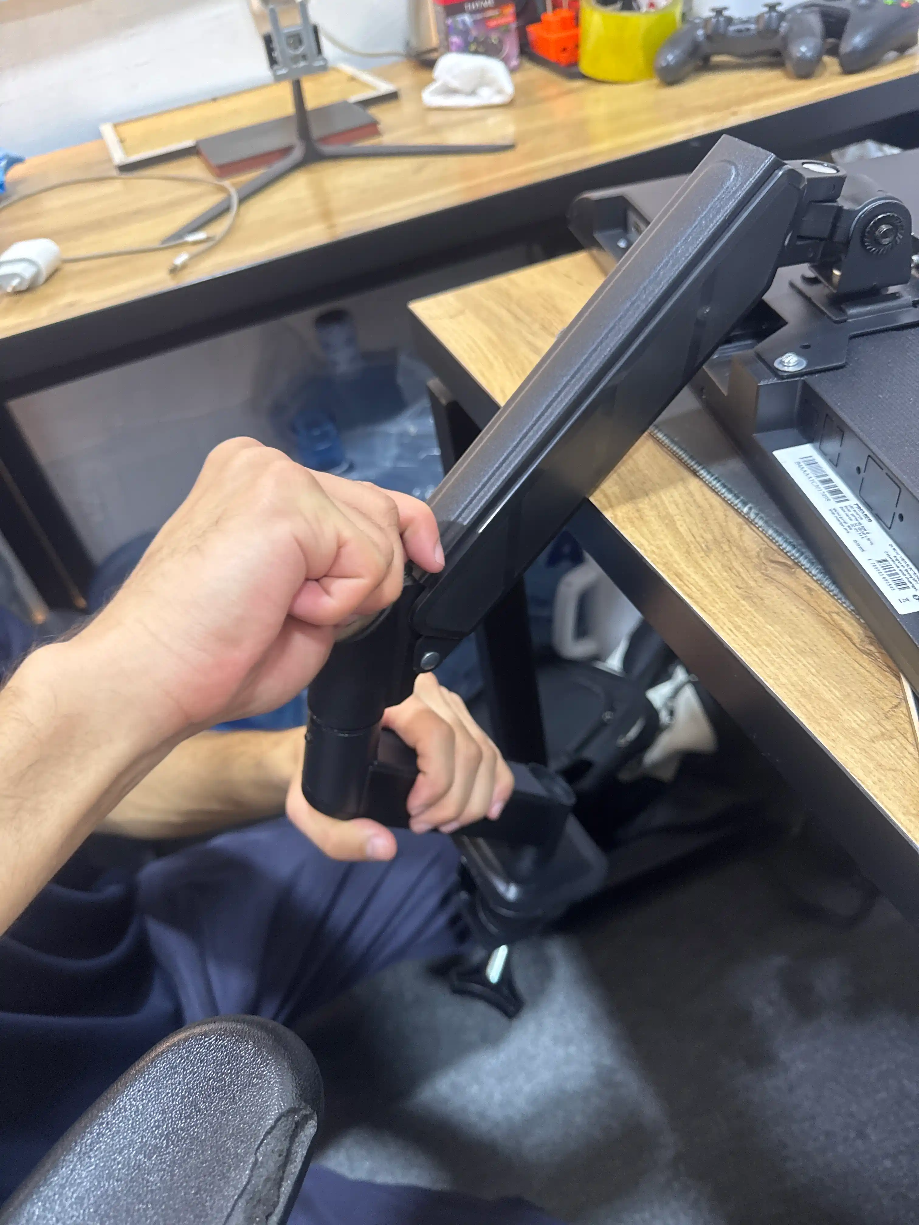 Monitorlar uchun kronshteyn, ekran diagonali 17 - 32, 10 kg F80