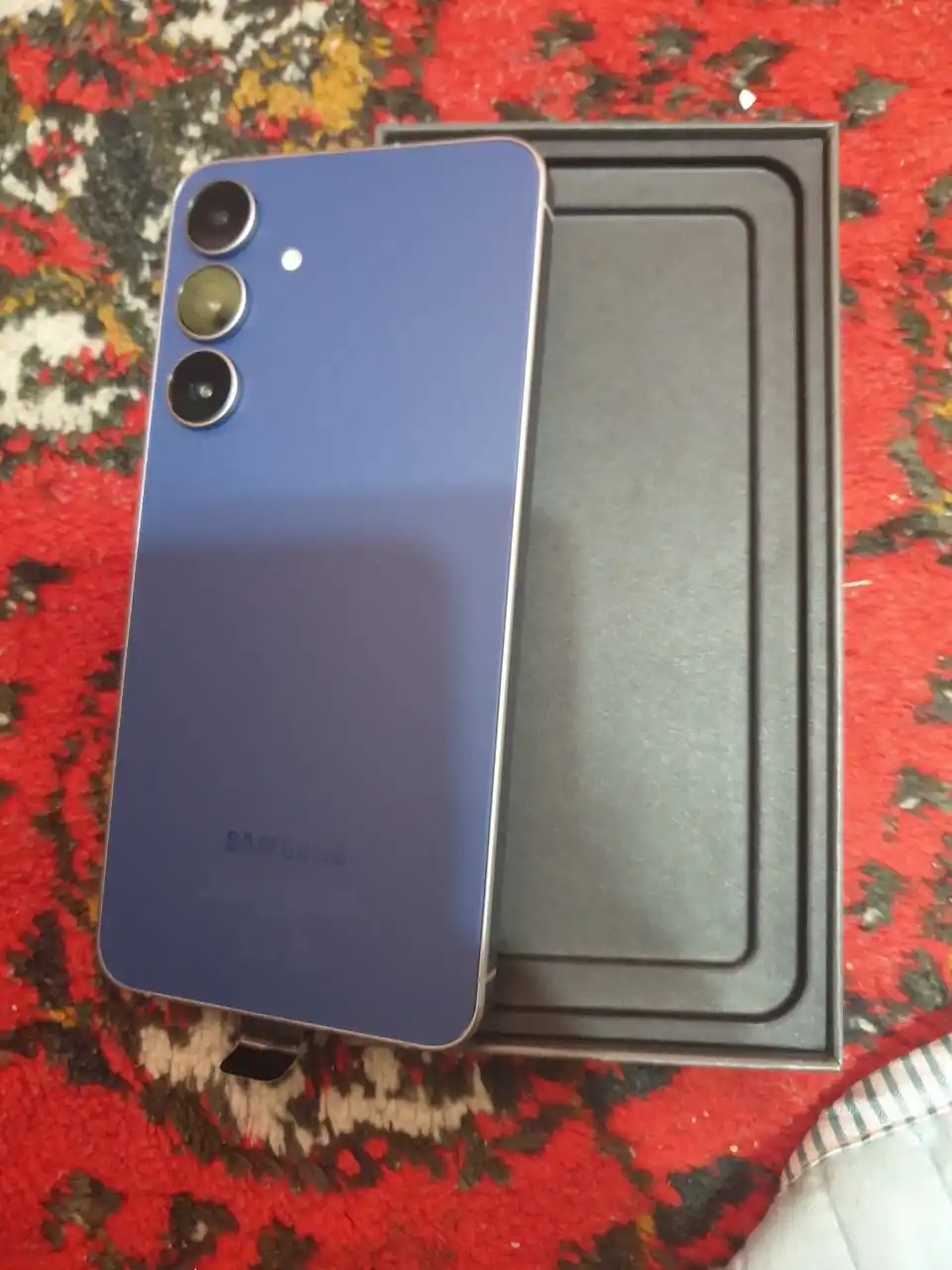 Samsung Galaxy S25 FE smartfoni, Dynamic AMOLED 2X, 50 MP, 120 Gs, 1 yillik kafolat