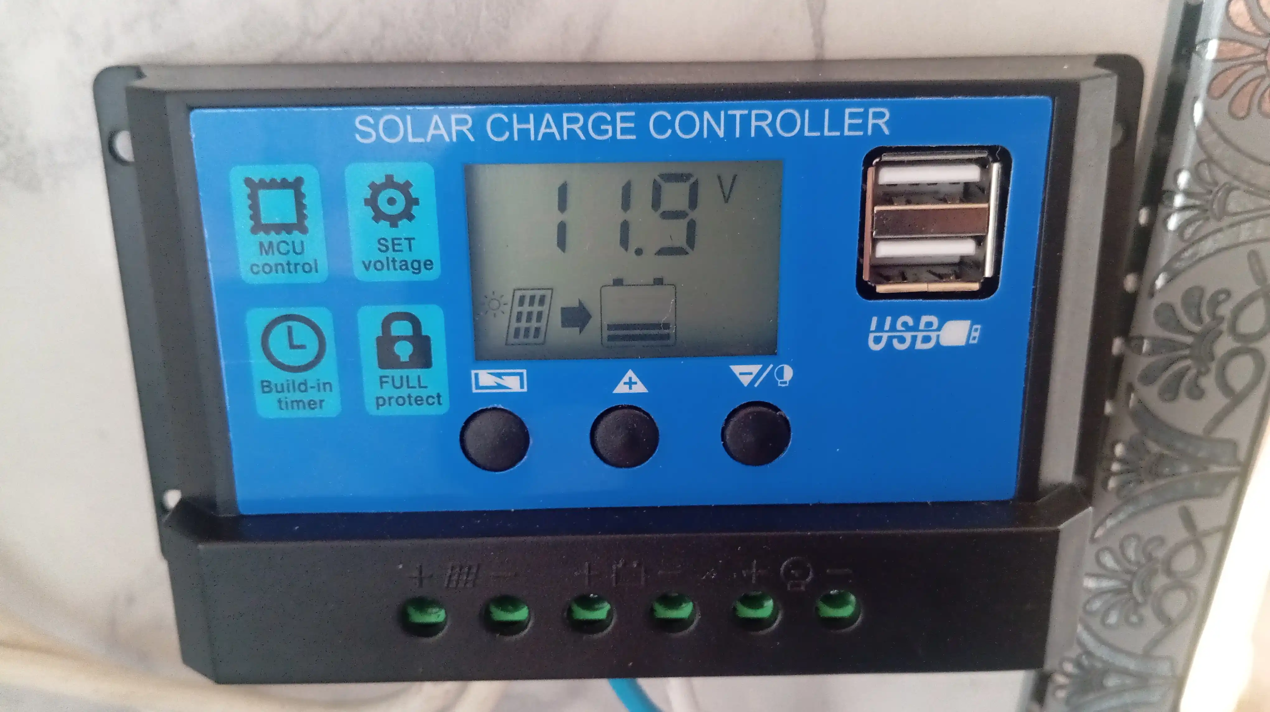 Контроллер заряда для солнечных панелей 12V/24V, 60А/100А