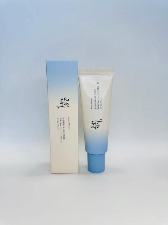 Quyoshdan himoyalovchi SPF 50+ kremi, ko‘k choy ekstrakti va probiotiklar bilan, 50 ml