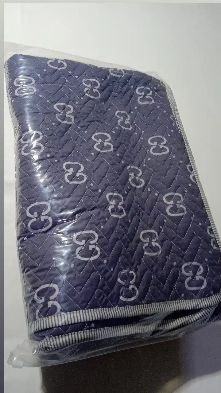 Yozgi adyol-pled, o‘lchami 160×215 / 200×215, gipoallergen, matosi Plant