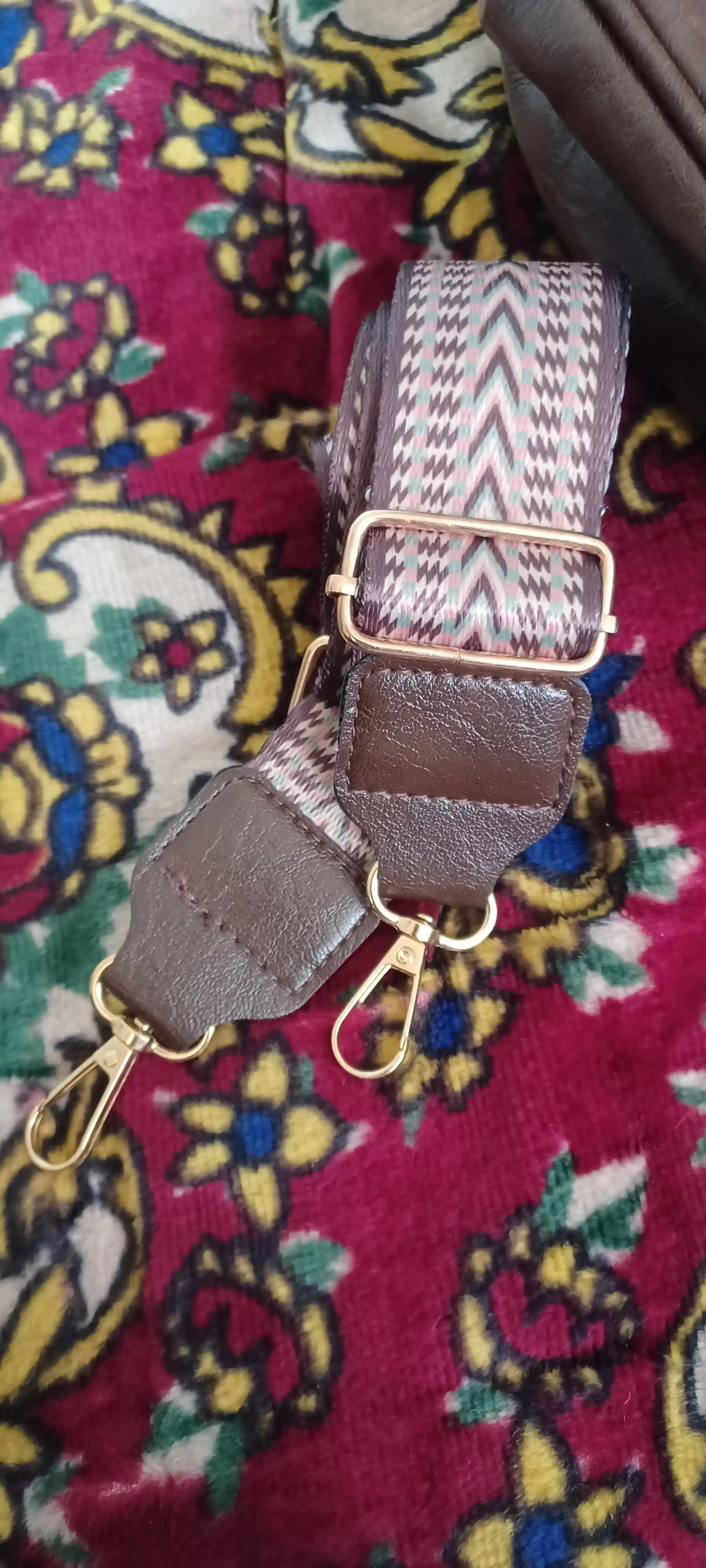 Jigarrang krossbod sumka ayollar uchun kundalik yengil keng sig‘imli charm sumka
