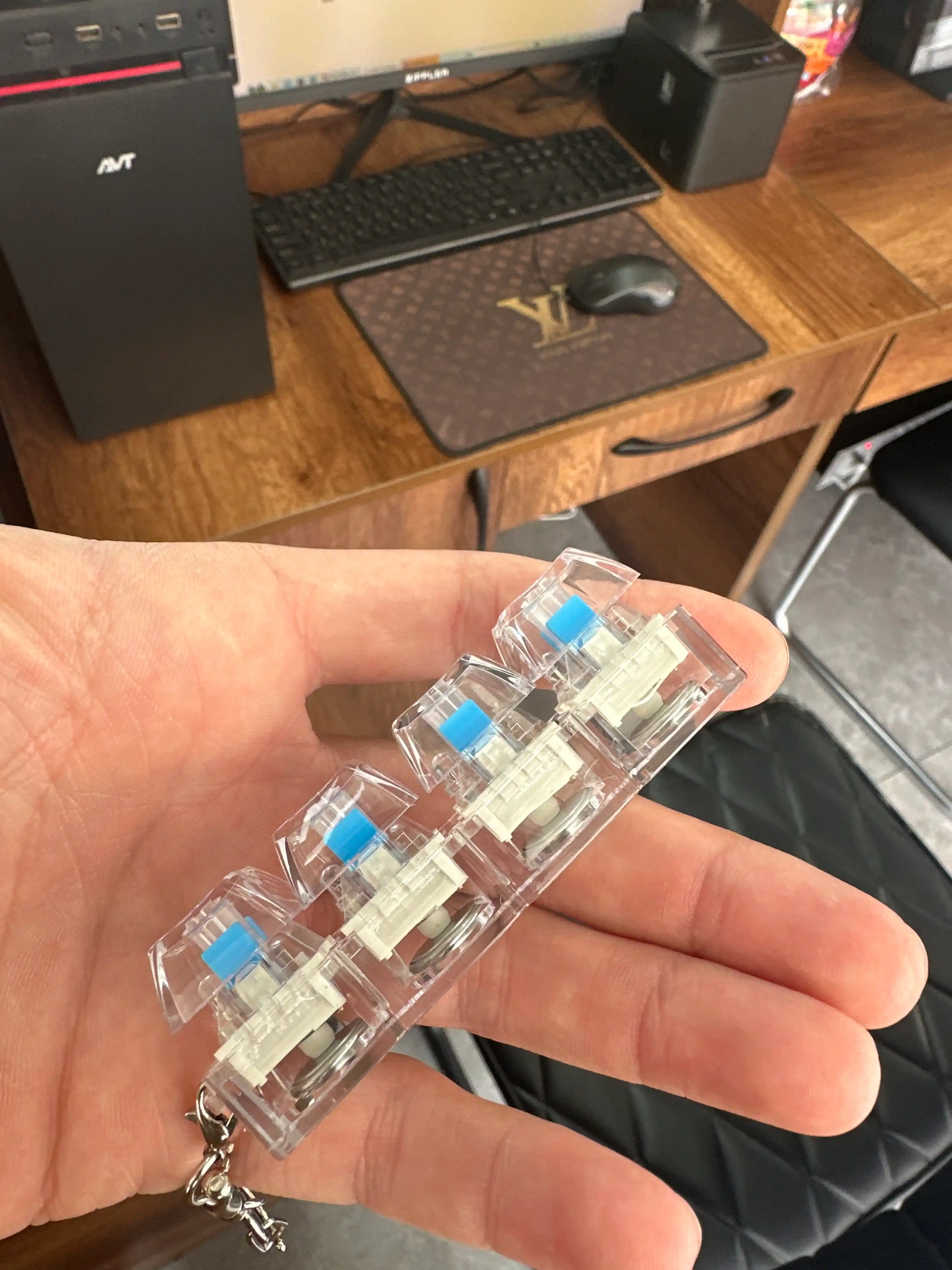 Stressga Qarshi Brelok-Klaviatura, RGB Antistress Keyboard