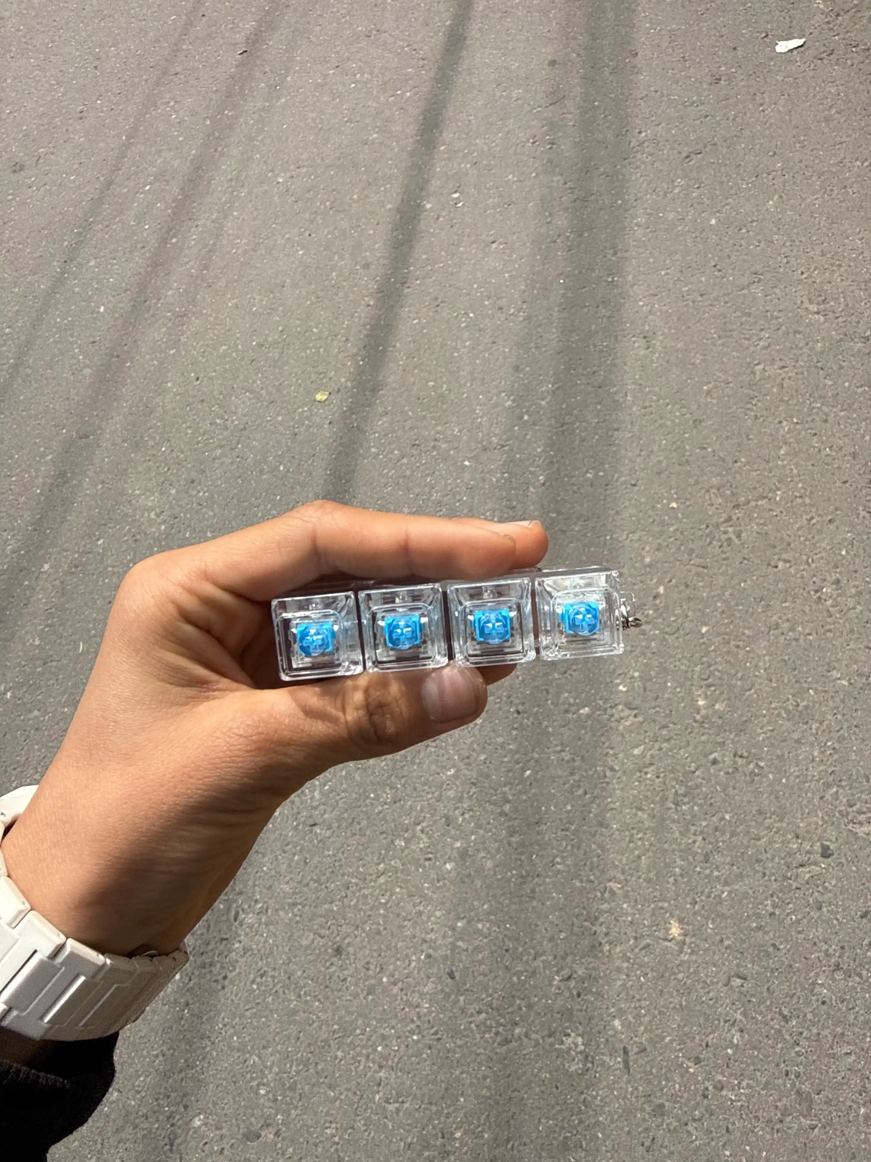 Stressga qarshi brelok klaviaturasi diqqatni jamlashga yordam beradigan gadjetdir