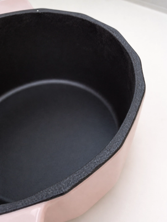 Cho‘yan qozon emalli qoplama bilan, qopqoqli, 2.6–2.9L, 20–22 sm, universal plitalar uchun
