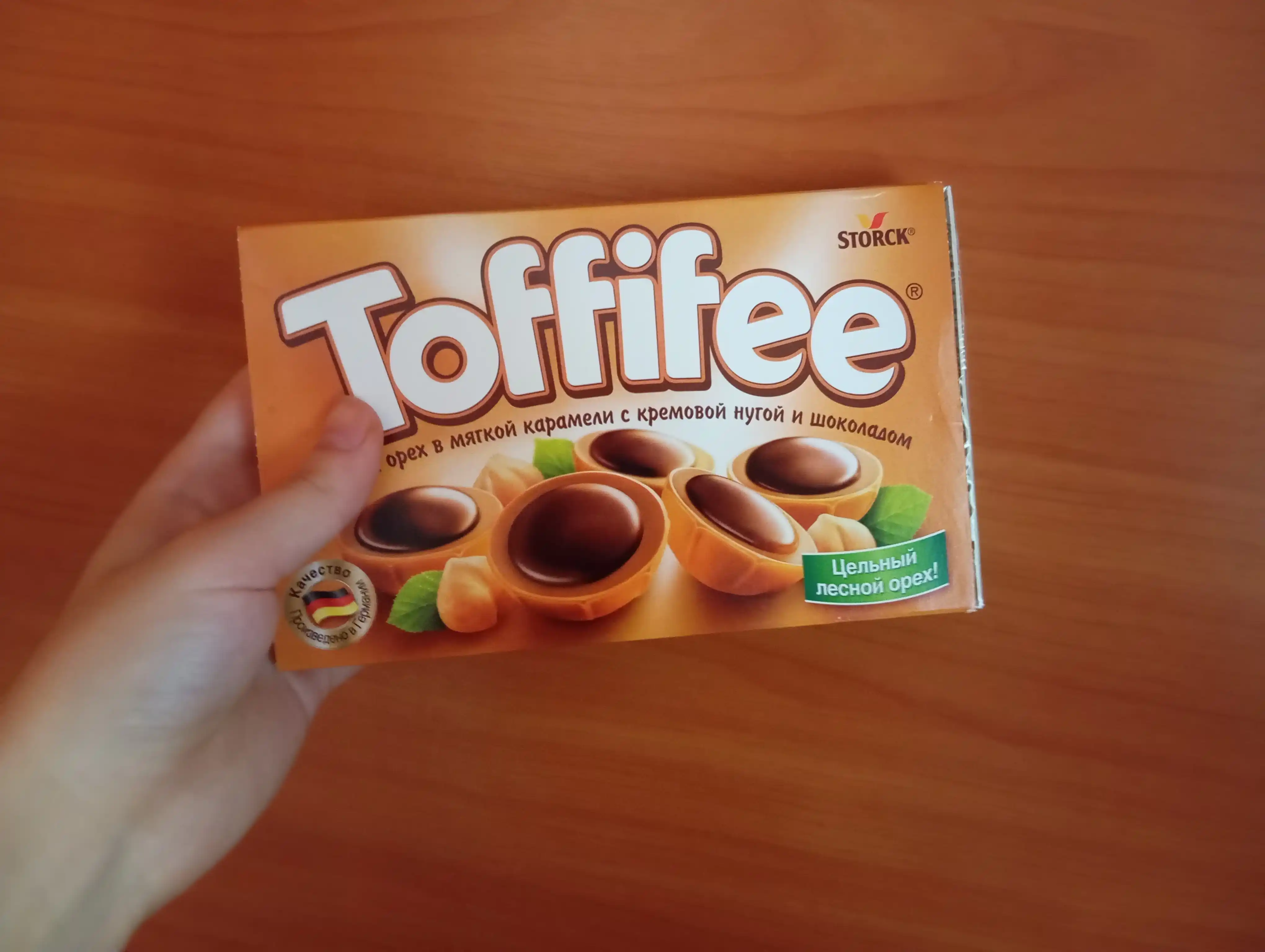 Шоколад с орехом "Toffife", 125 гр