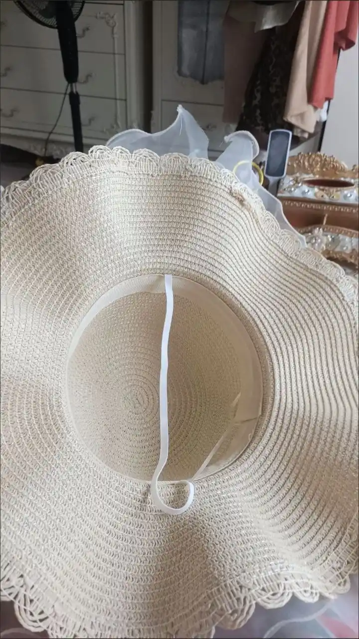 Ayollar shlyapasi, plyaj, yozgi, gulli, somonli
