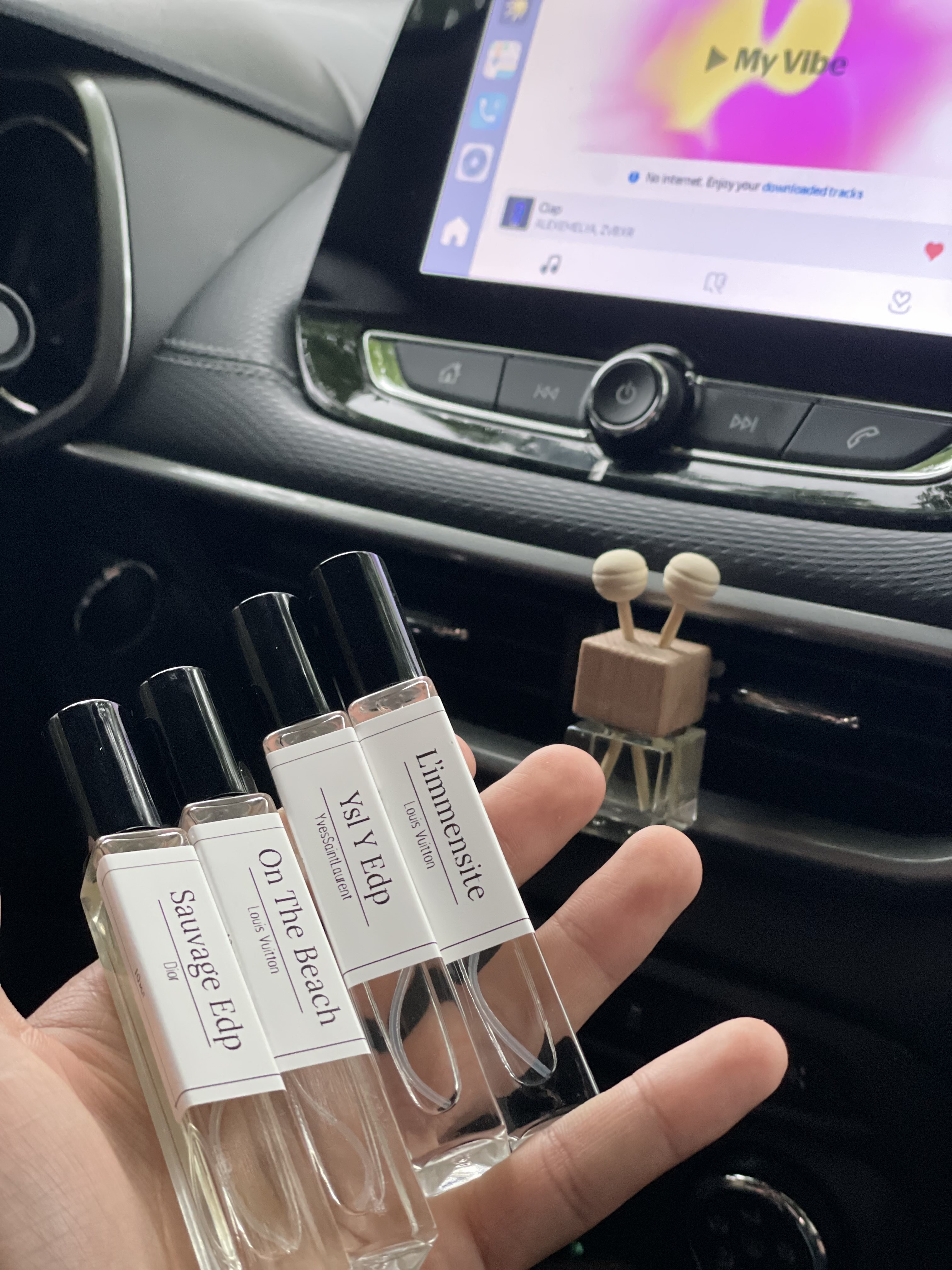 Har kunlik uchun parfyumlangan suv Yves Saint Laurent Y Edp, erkaklar atiri (Angliya)