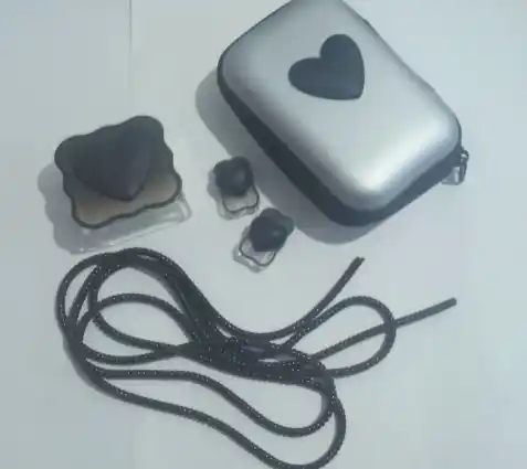 Quvvatlash to‘plami, 2 tasi 1 da, g‘ilof + kabel va adapter himoyasi, simlar uchun organayzer