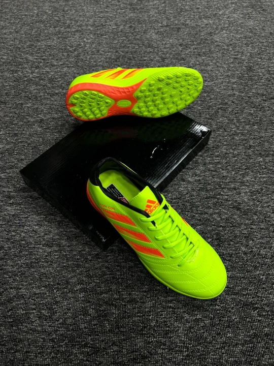 Futbol butsa sarakanoshkalar— sun'iy maydon uchun F50, Airzoom, Pridator