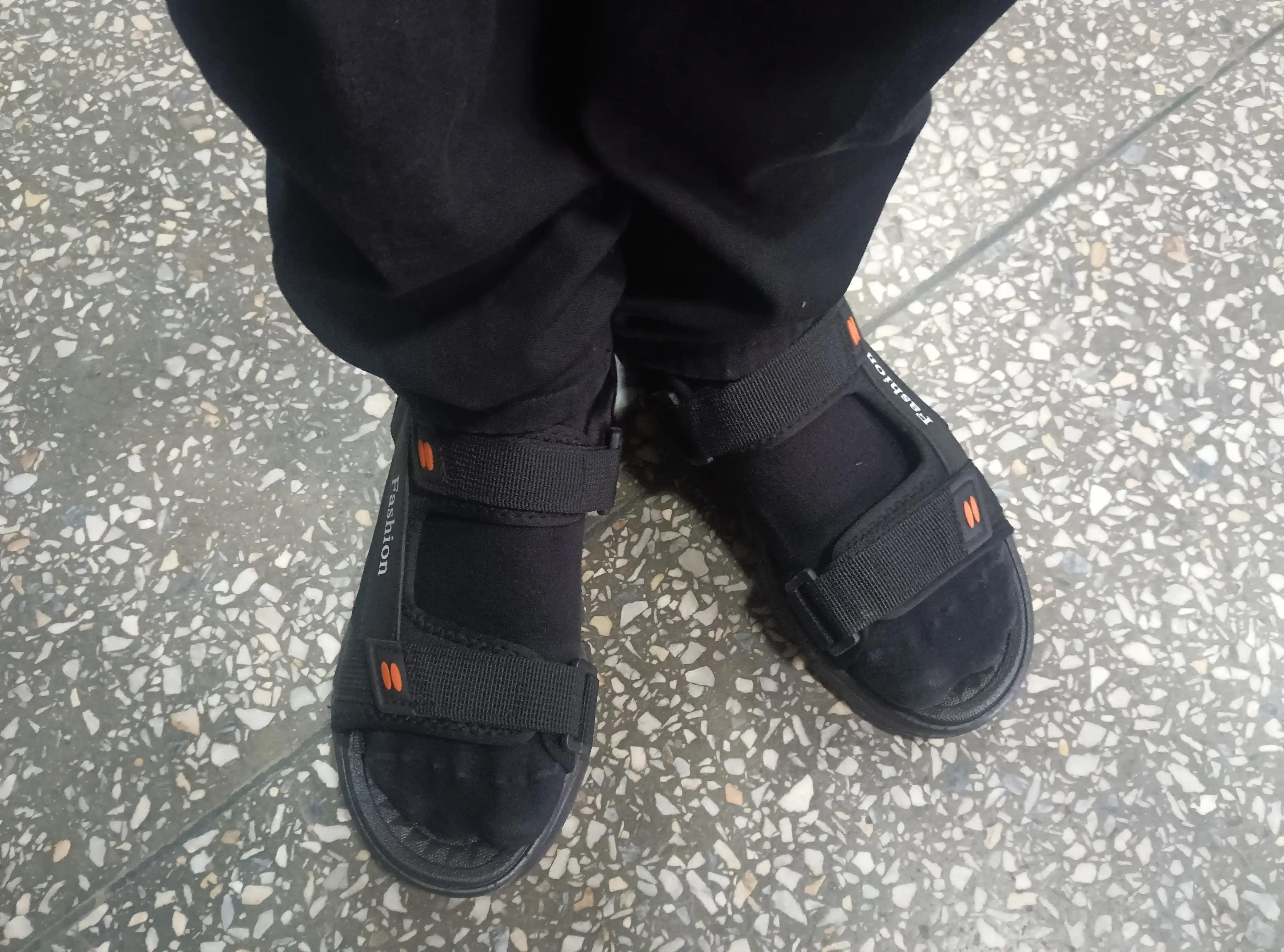 Erkaklar sandalilari, 40-45