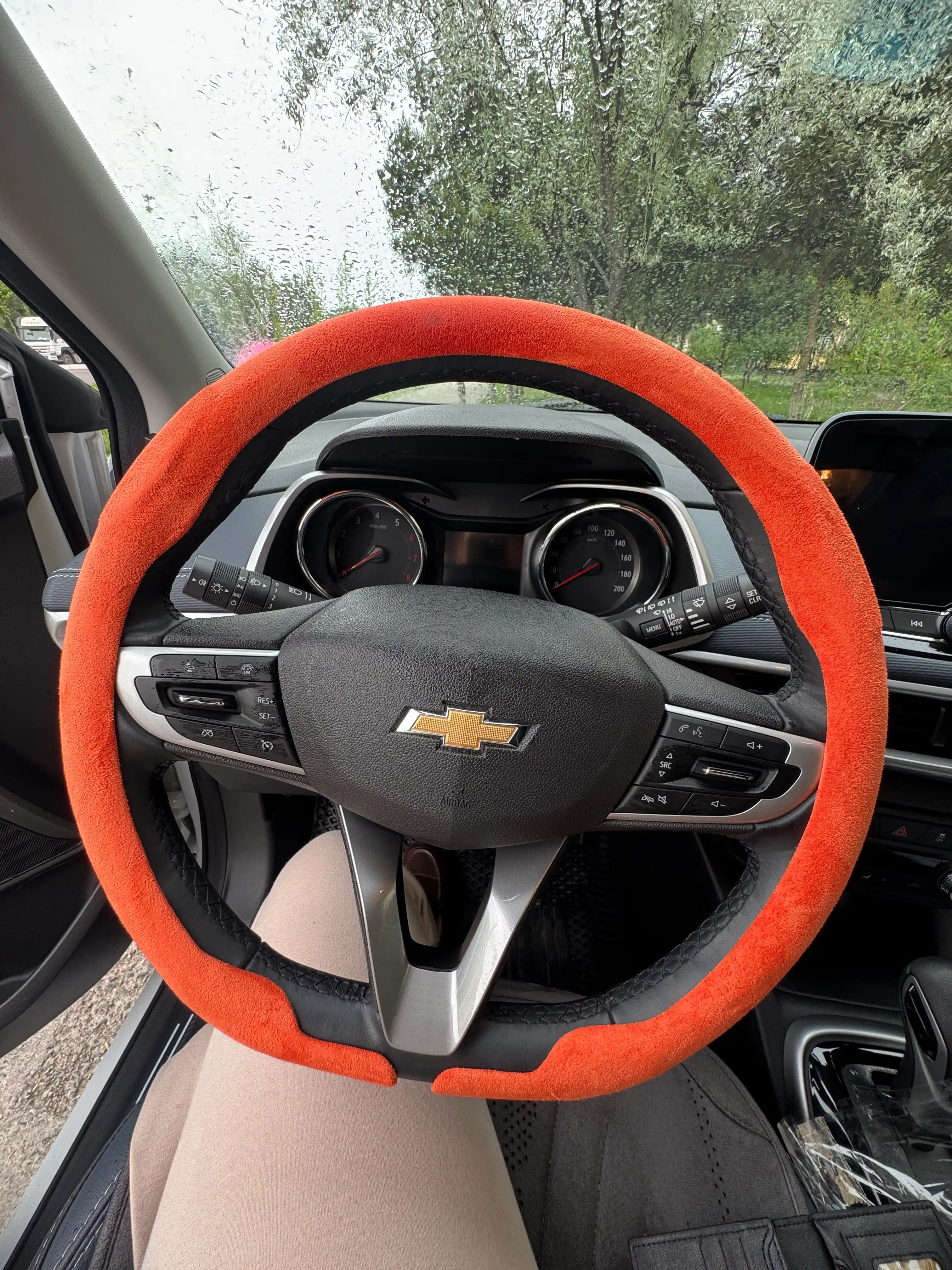 Универсальный чехол на руль автомобиля