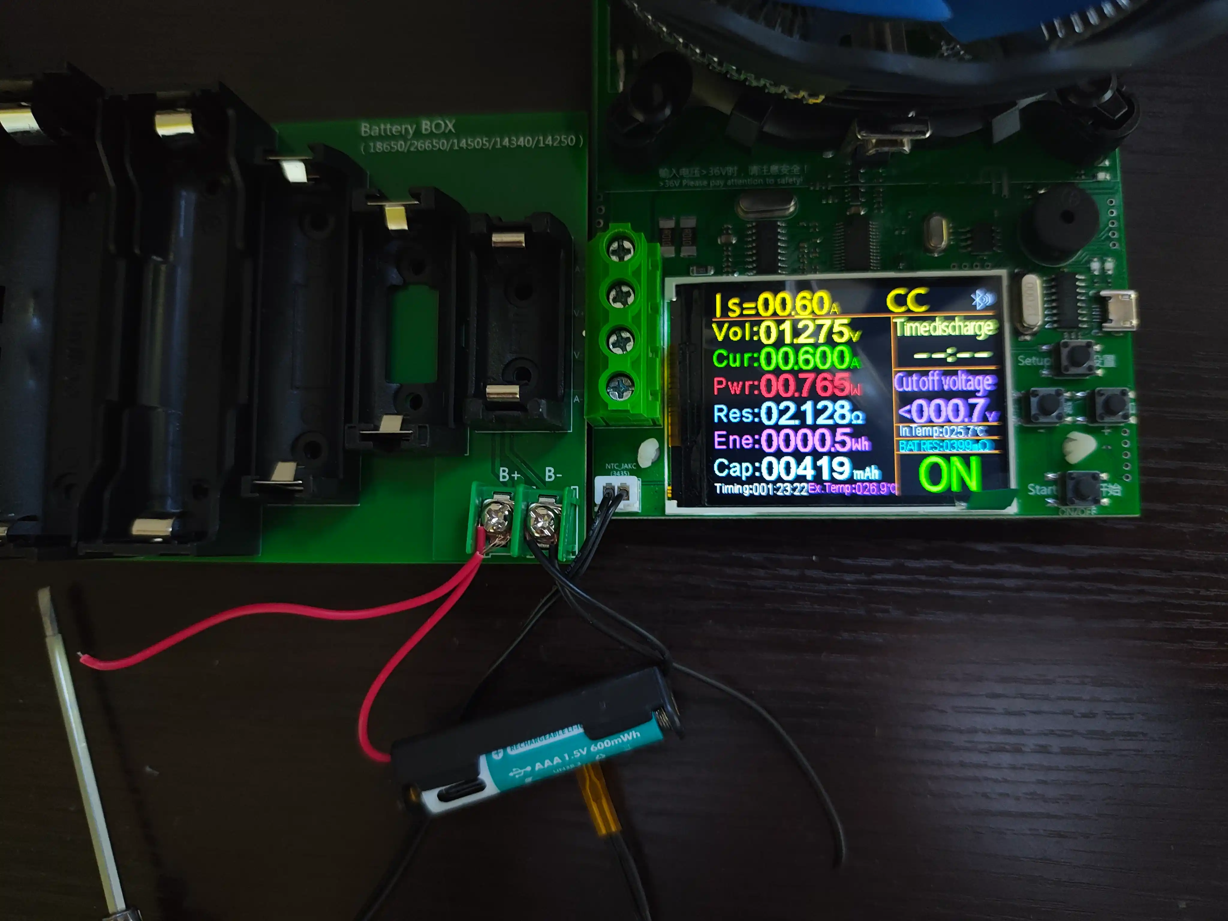 3,7V va Li-Ion va 1,5V akkumulyator batareyalari